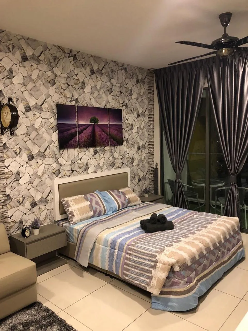 Bed in Buff Evo Soho Bangi Sentral with NETFLIX & WiFi