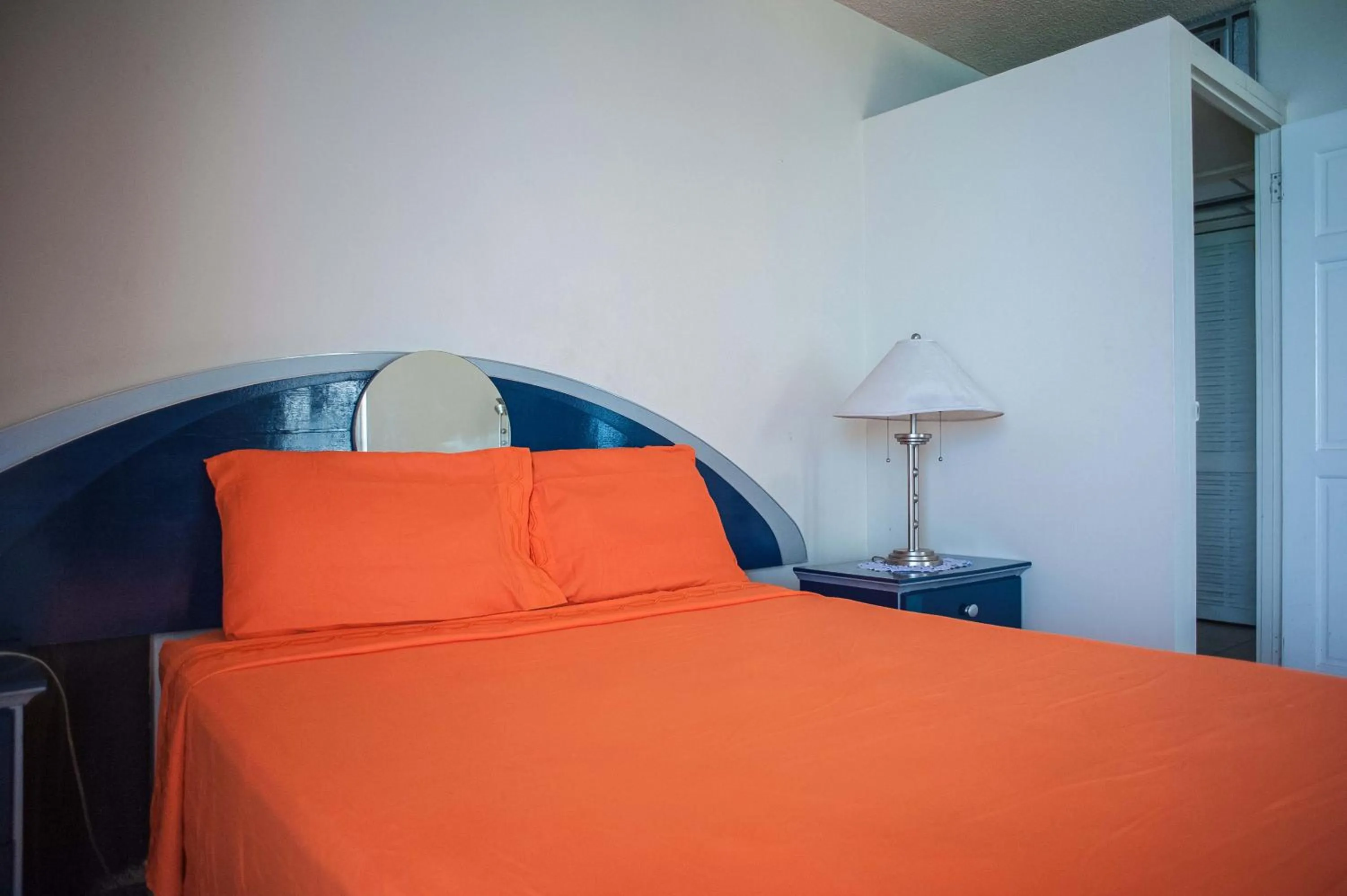 Bedroom, Bed in Montego Bay Club Beach Resort