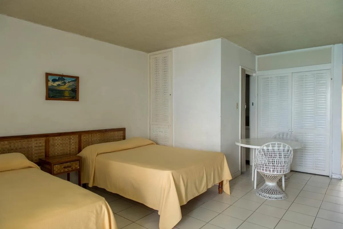 Bedroom, Bed in Montego Bay Club Beach Resort