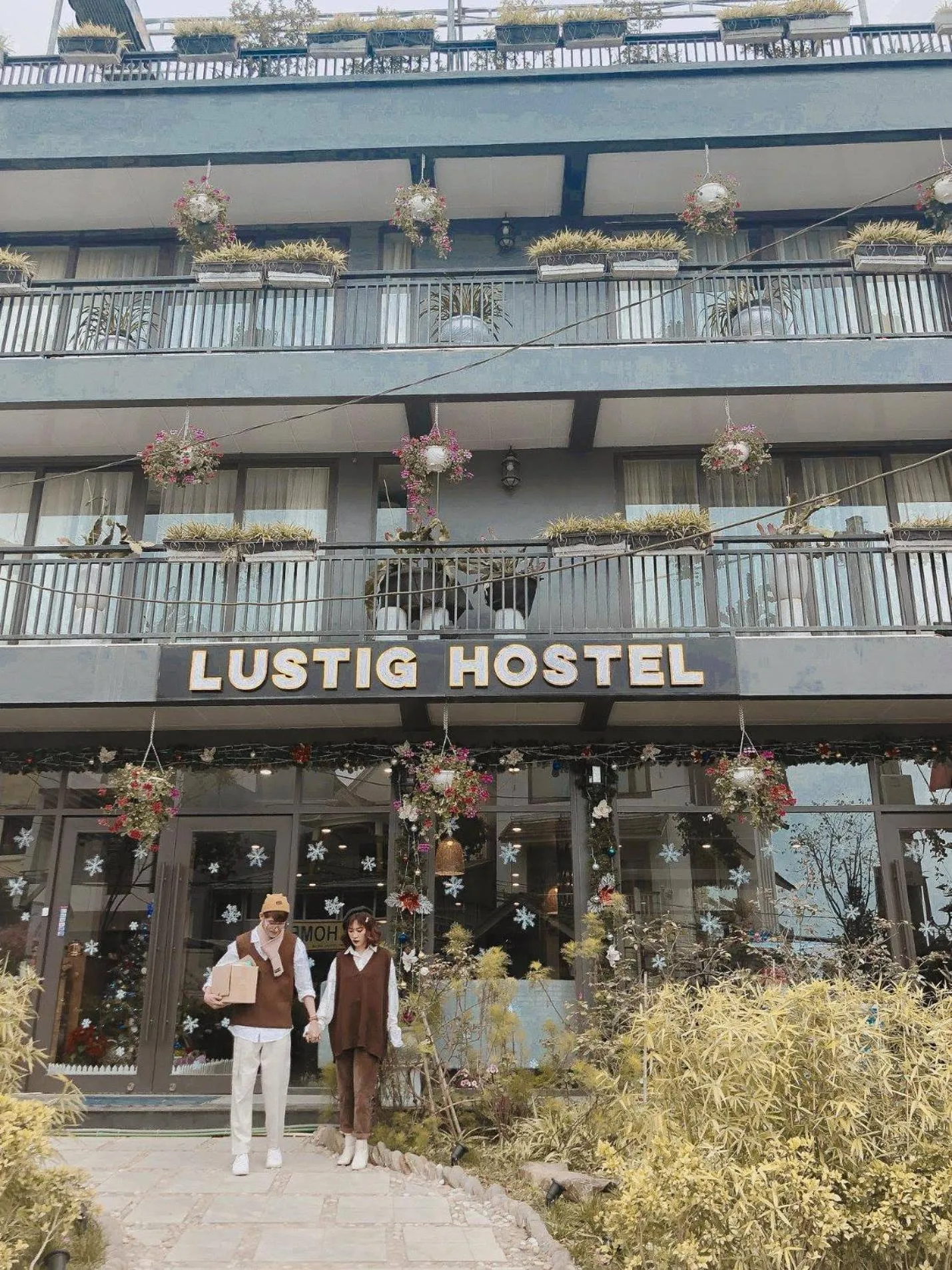 Facade/entrance in Lustig Hostel