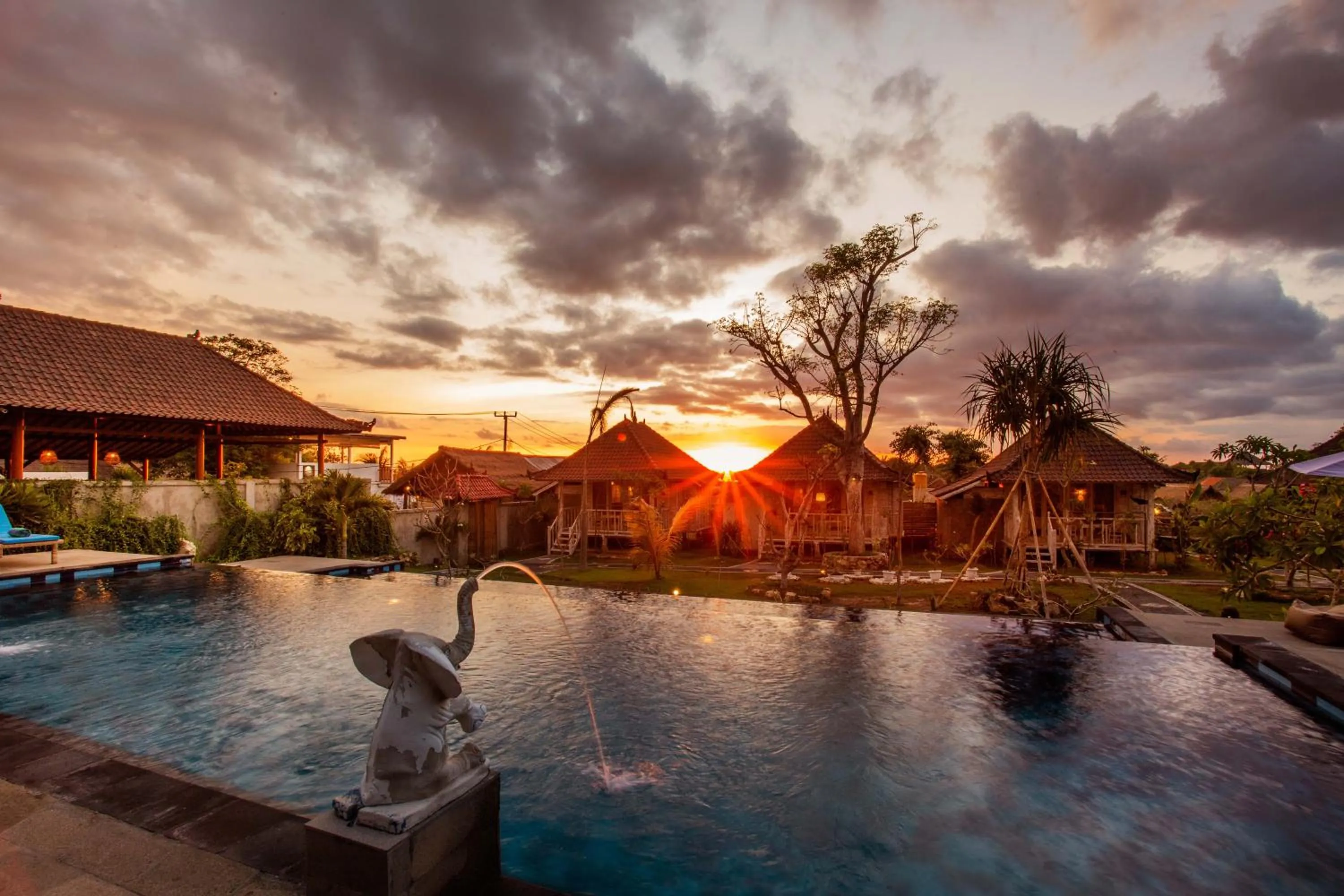 People in D'Coin Lembongan