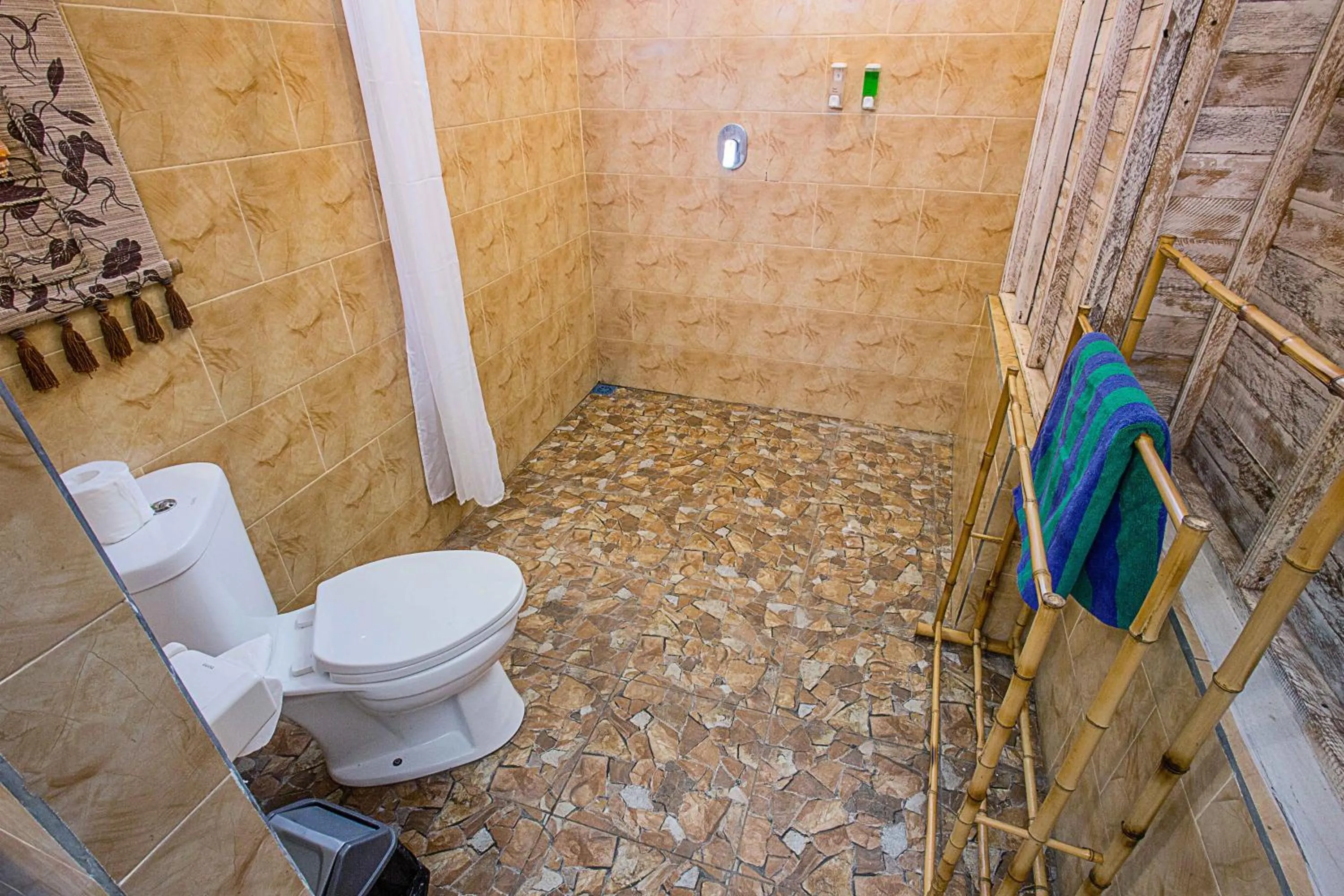 Bathroom in D'Coin Lembongan