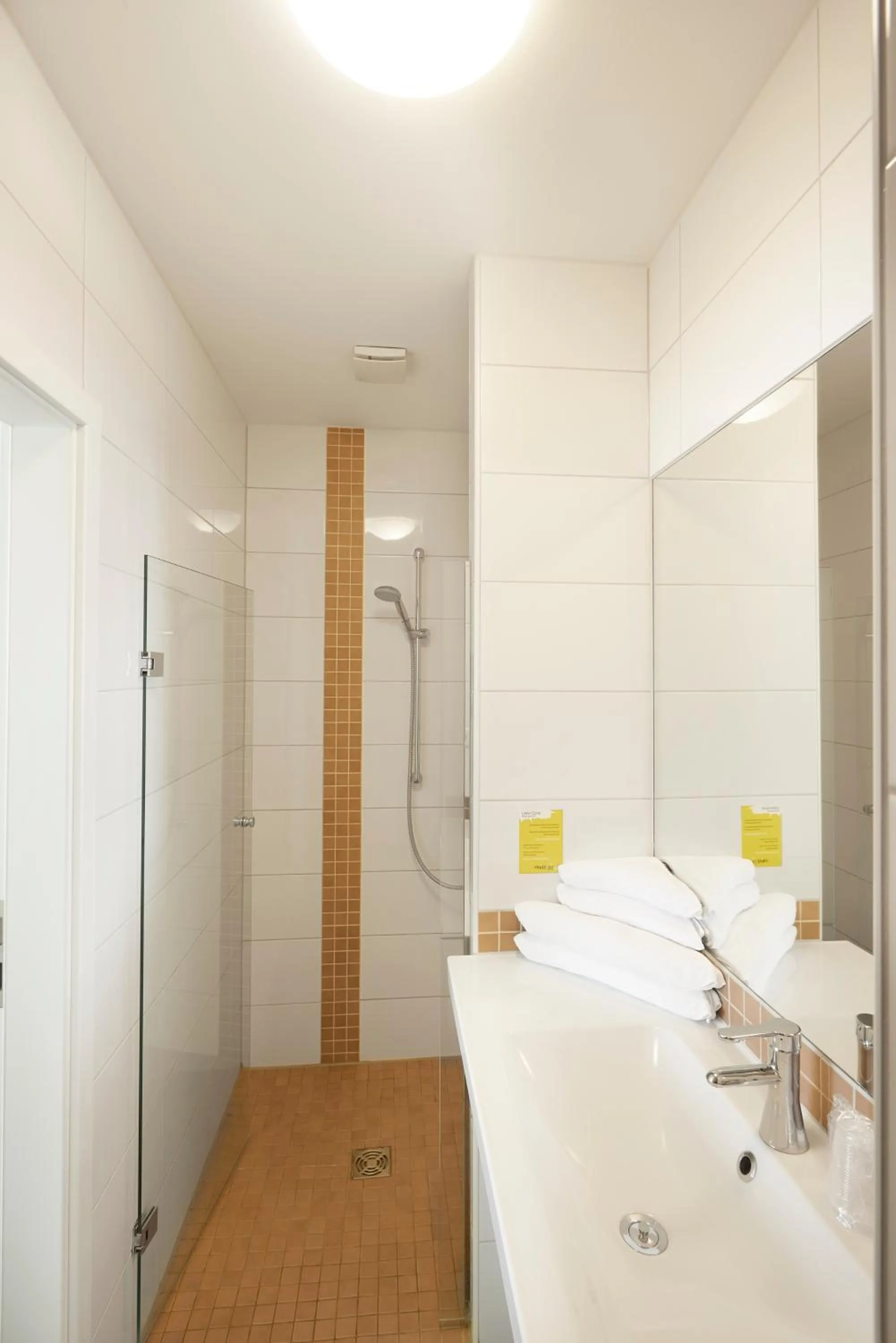 Bathroom in City Motel Soest