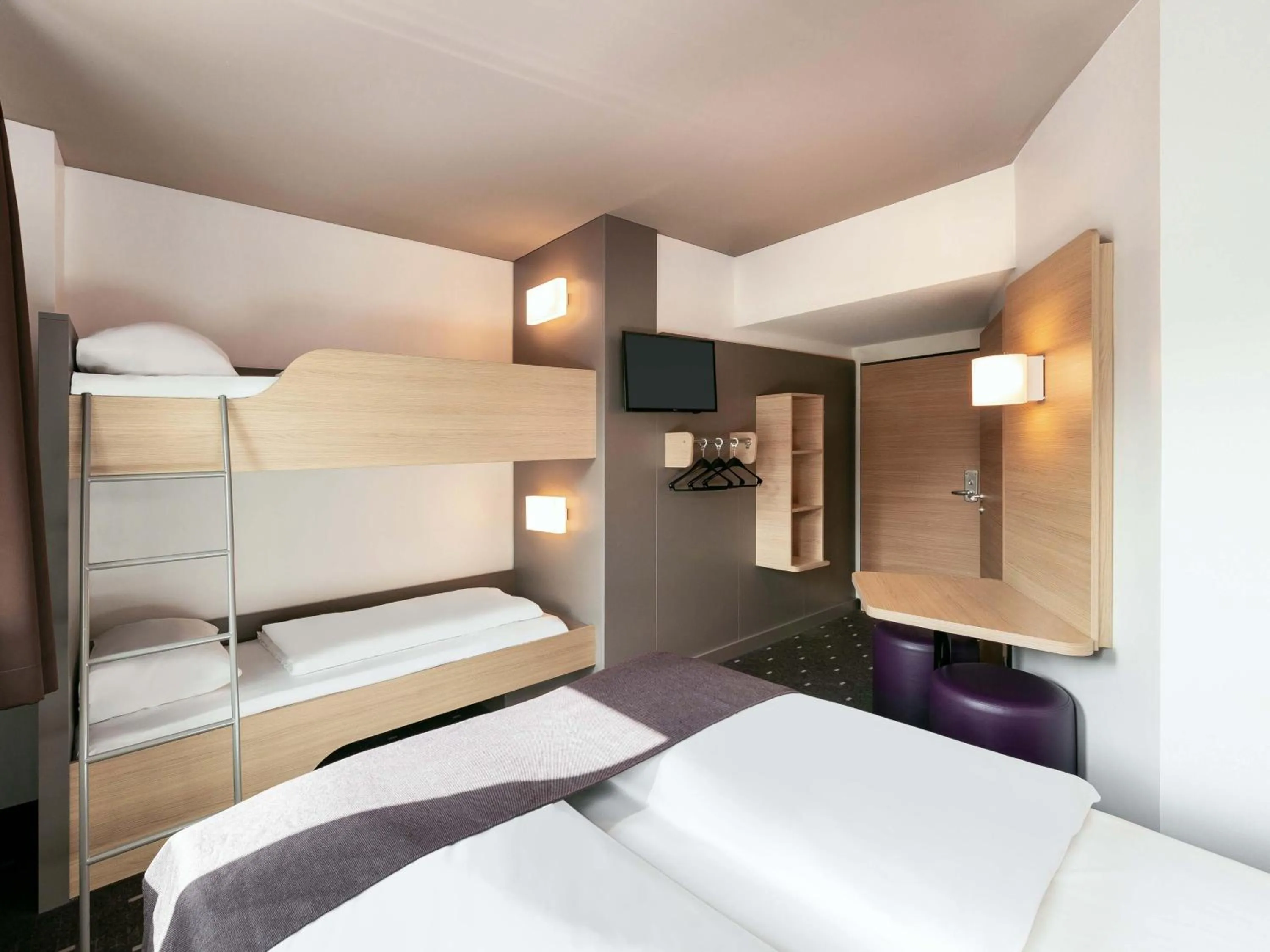 Photo of the whole room, Bed in B&B HOTEL Düsseldorf-Mitte