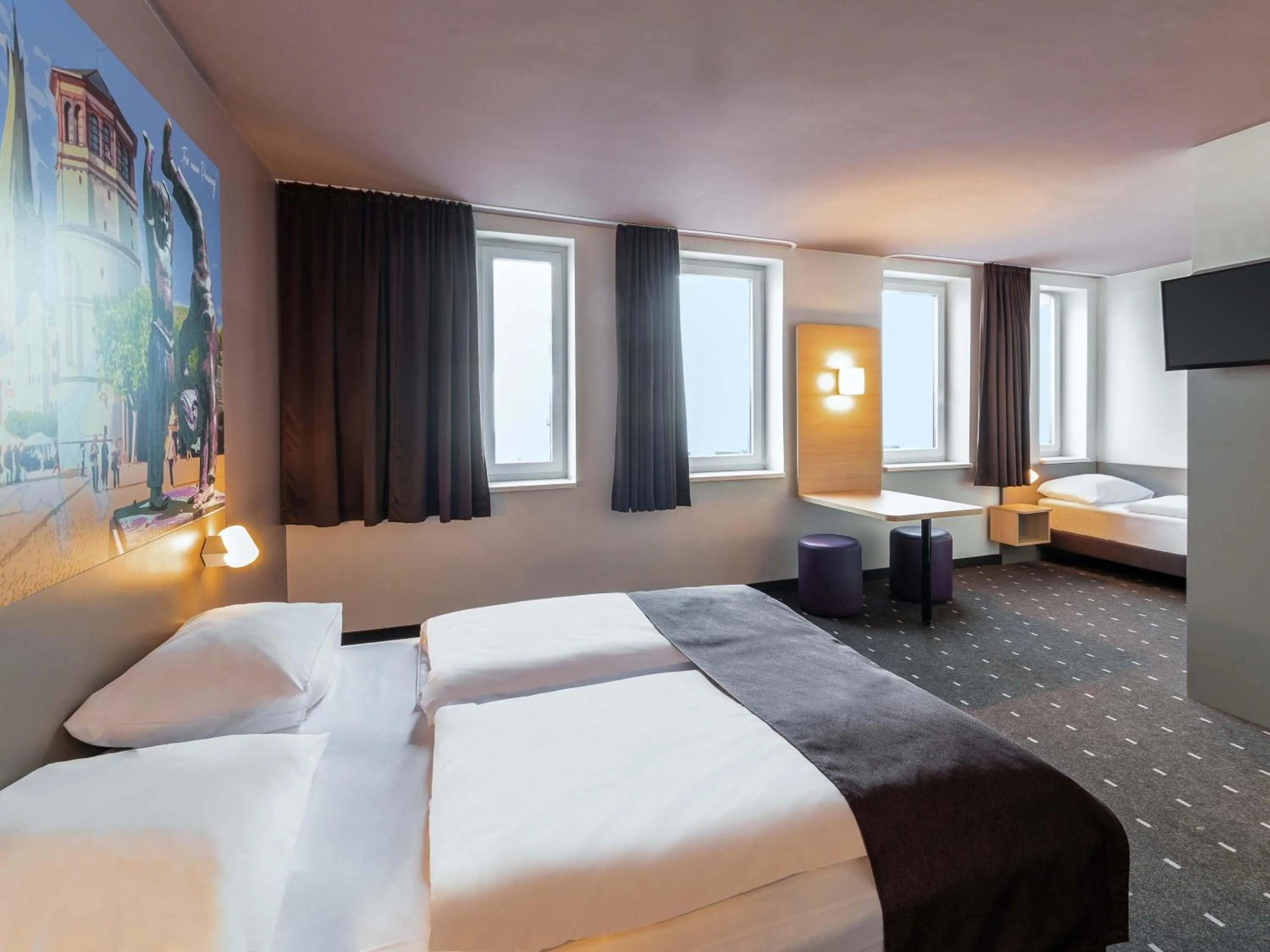 Photo of the whole room, Bed in B&B HOTEL Düsseldorf-Mitte