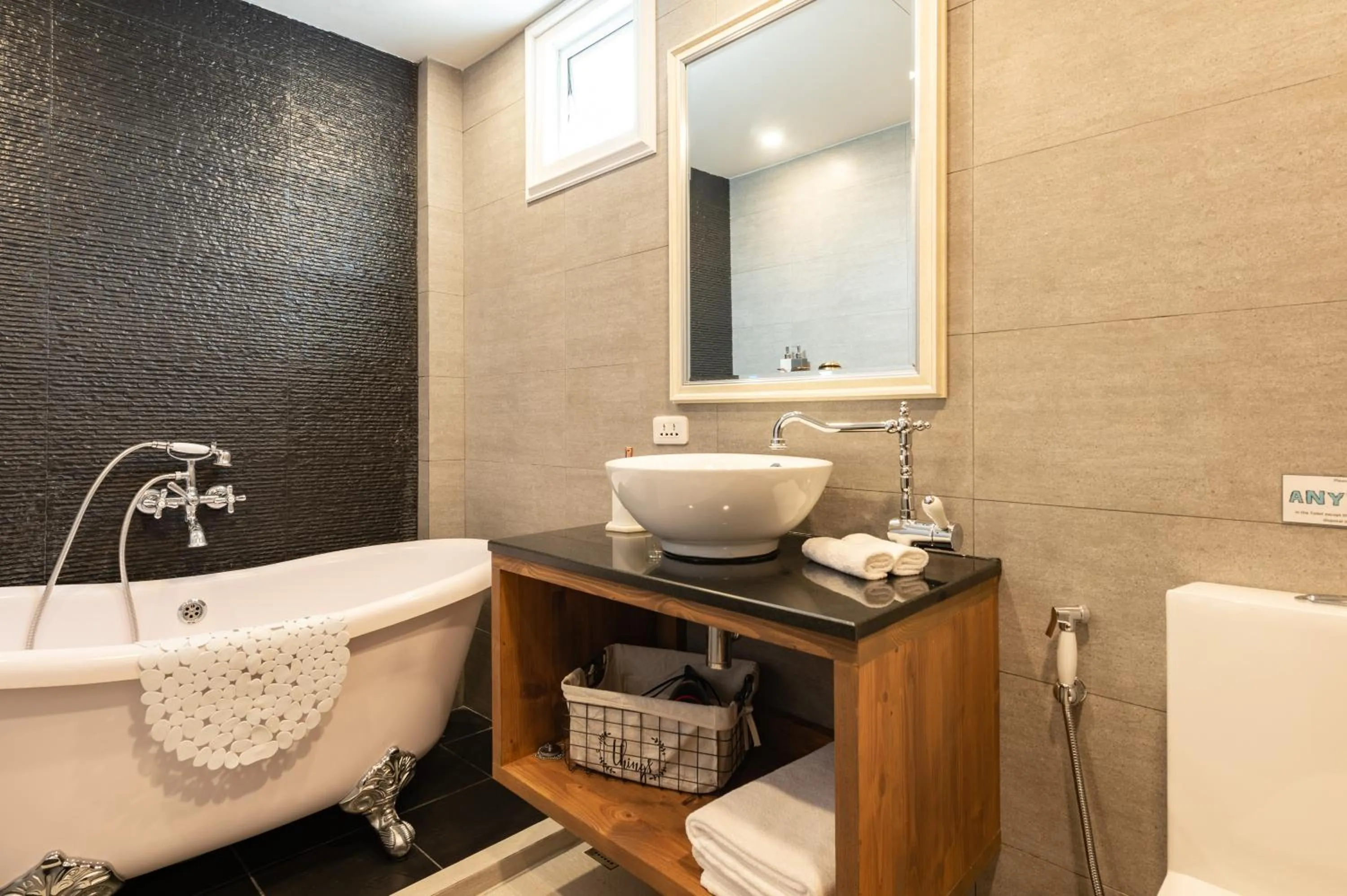 Hot Tub in Maneeya Park Residence