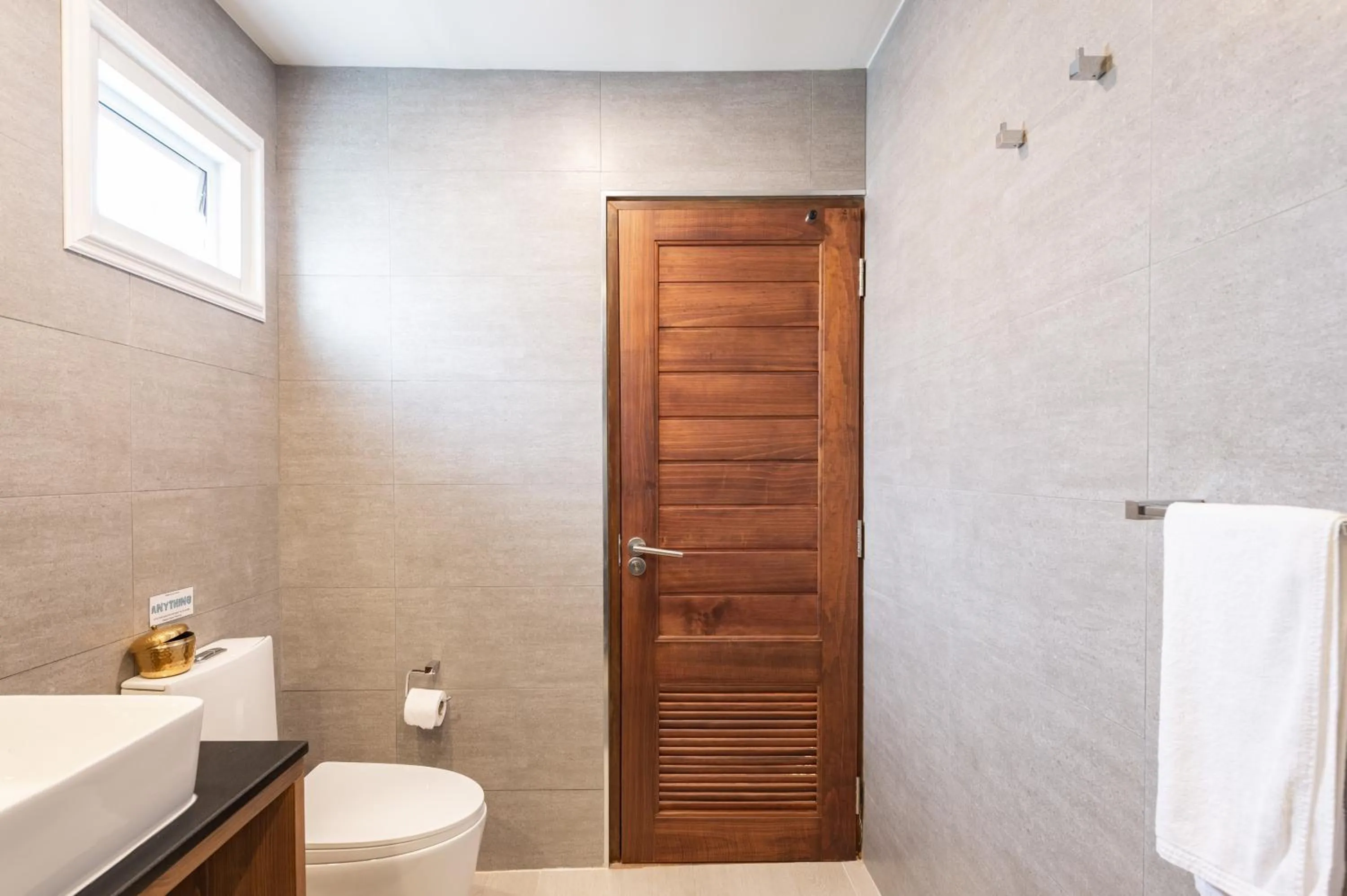 Toilet in Maneeya Park Residence