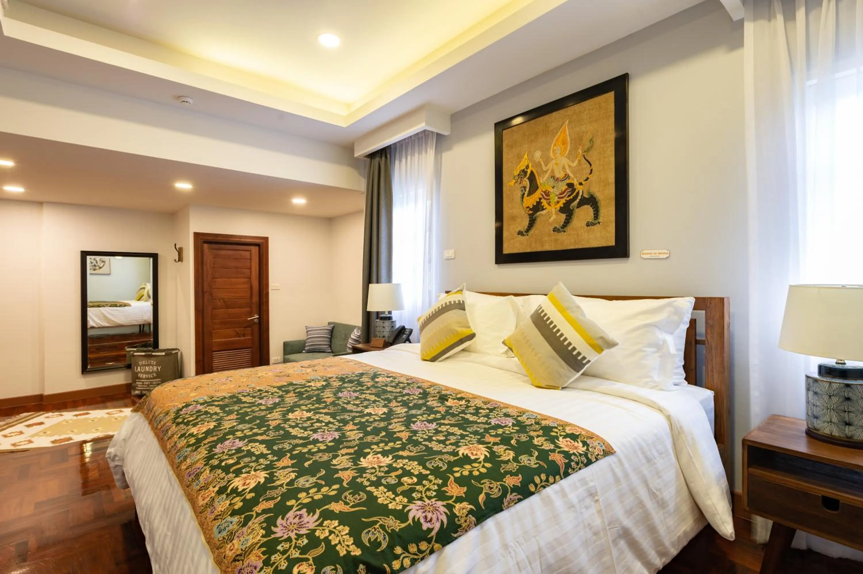 Bed in Maneeya Park Residence