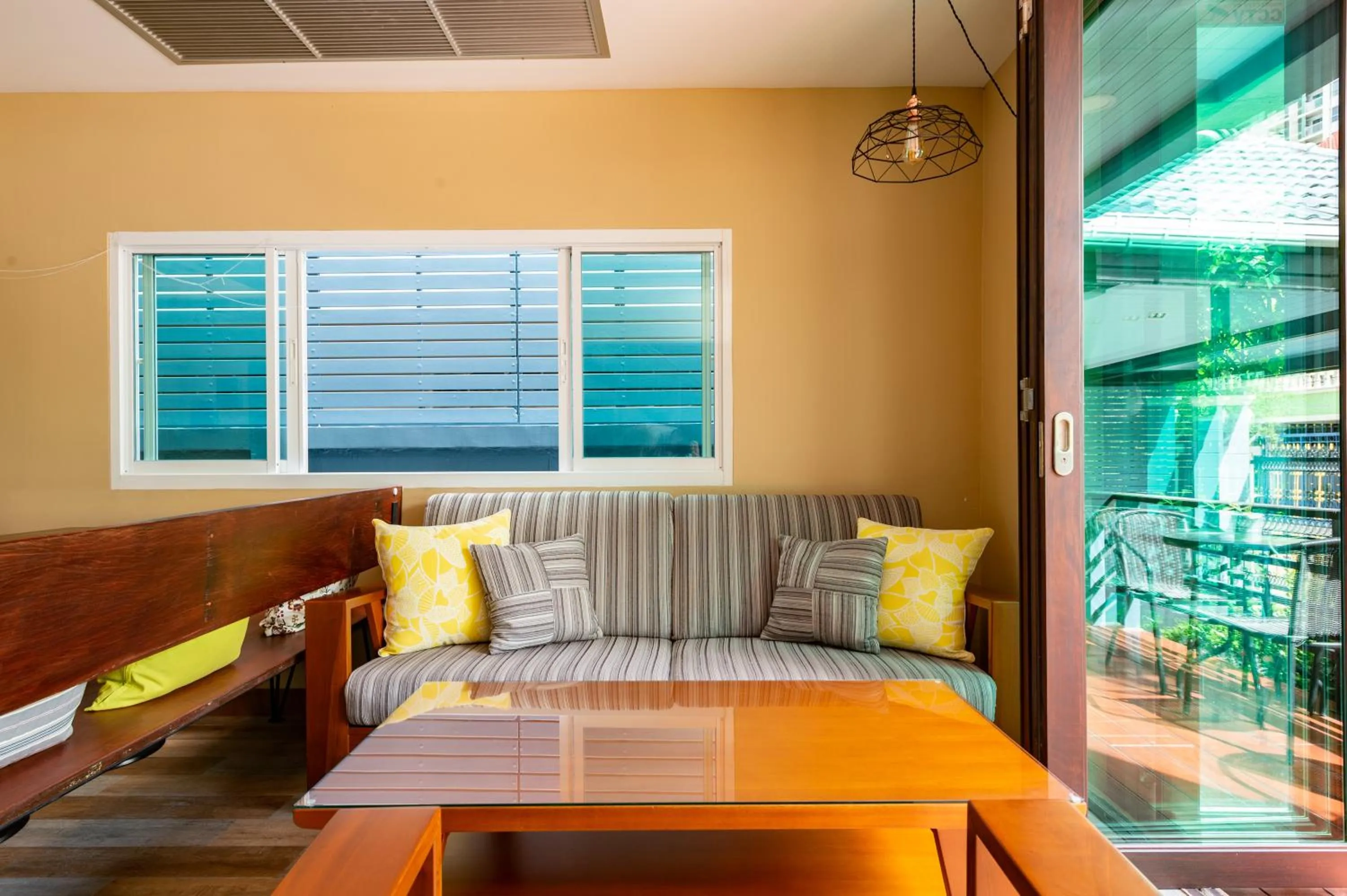 Living room in Maneeya Park Residence
