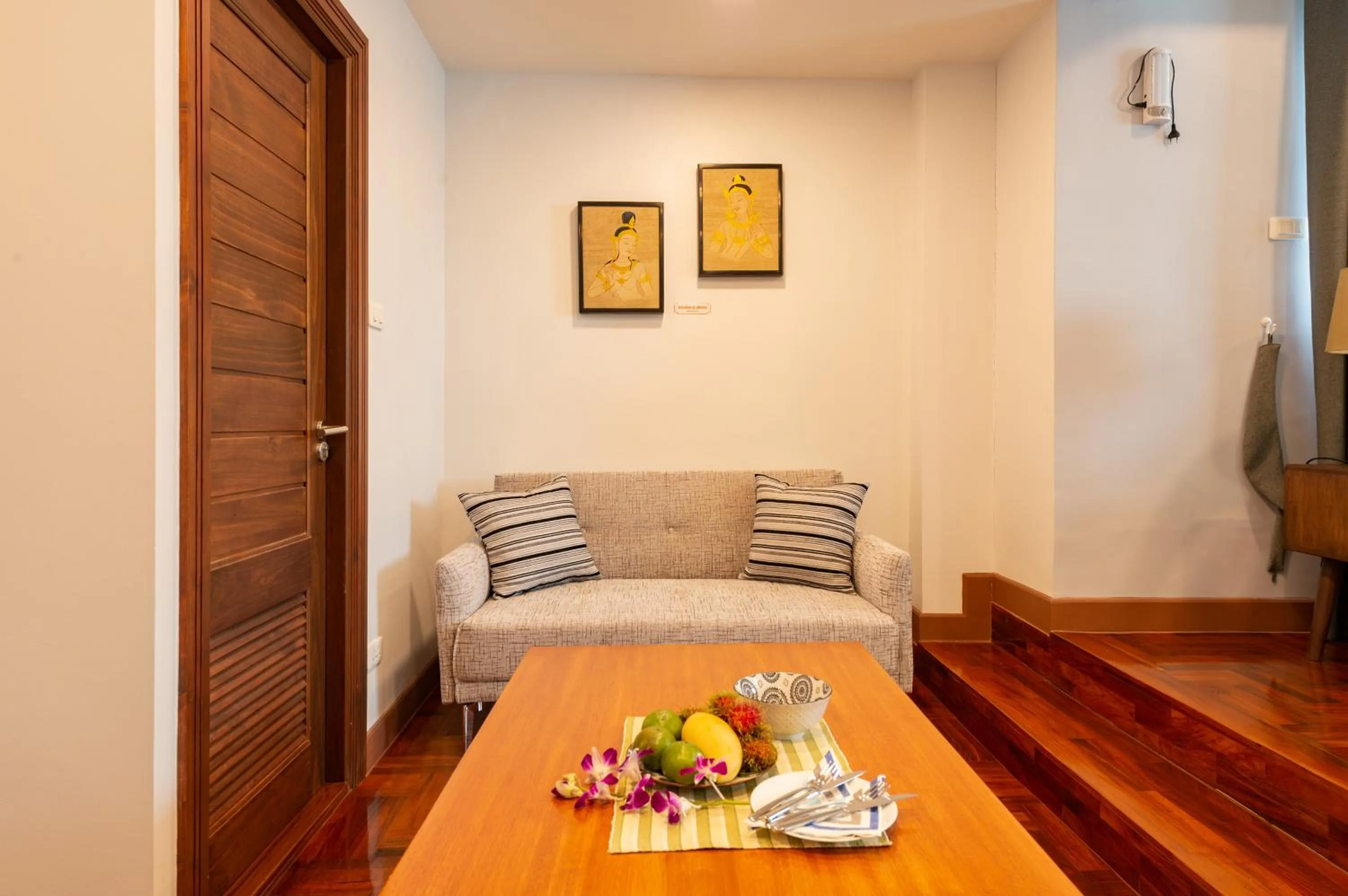 Living room in Maneeya Park Residence