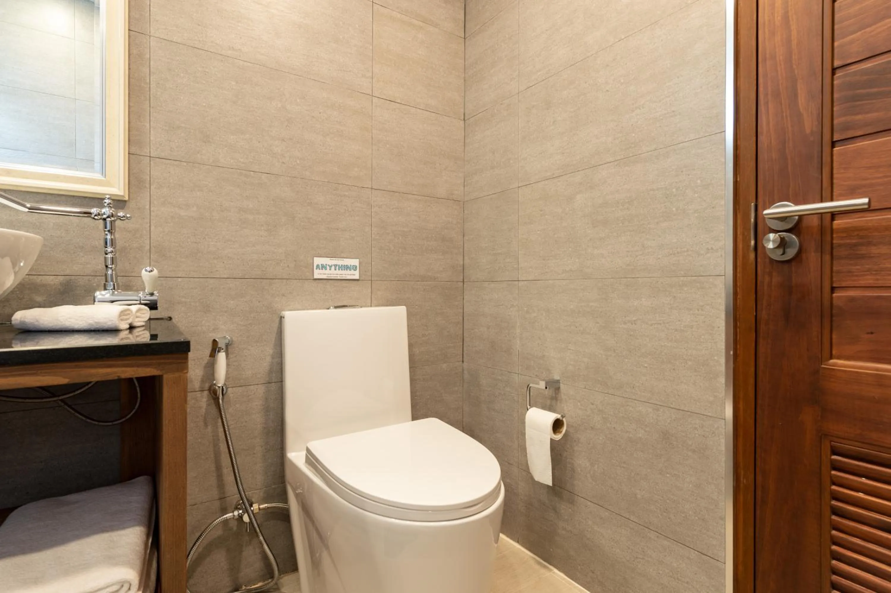 Toilet in Maneeya Park Residence