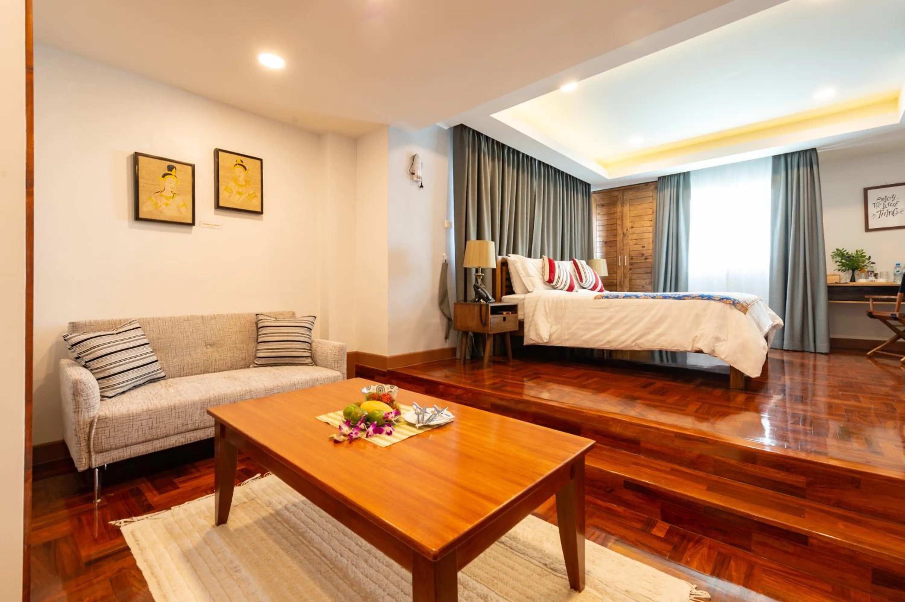 Photo of the whole room, Bed in Maneeya Park Residence