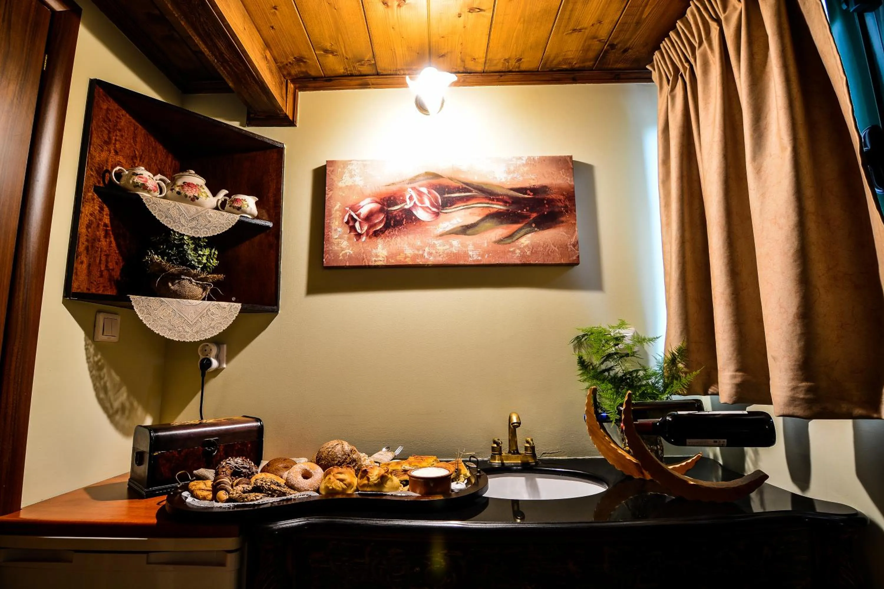 Coffee/tea facilities in Camelia Suites