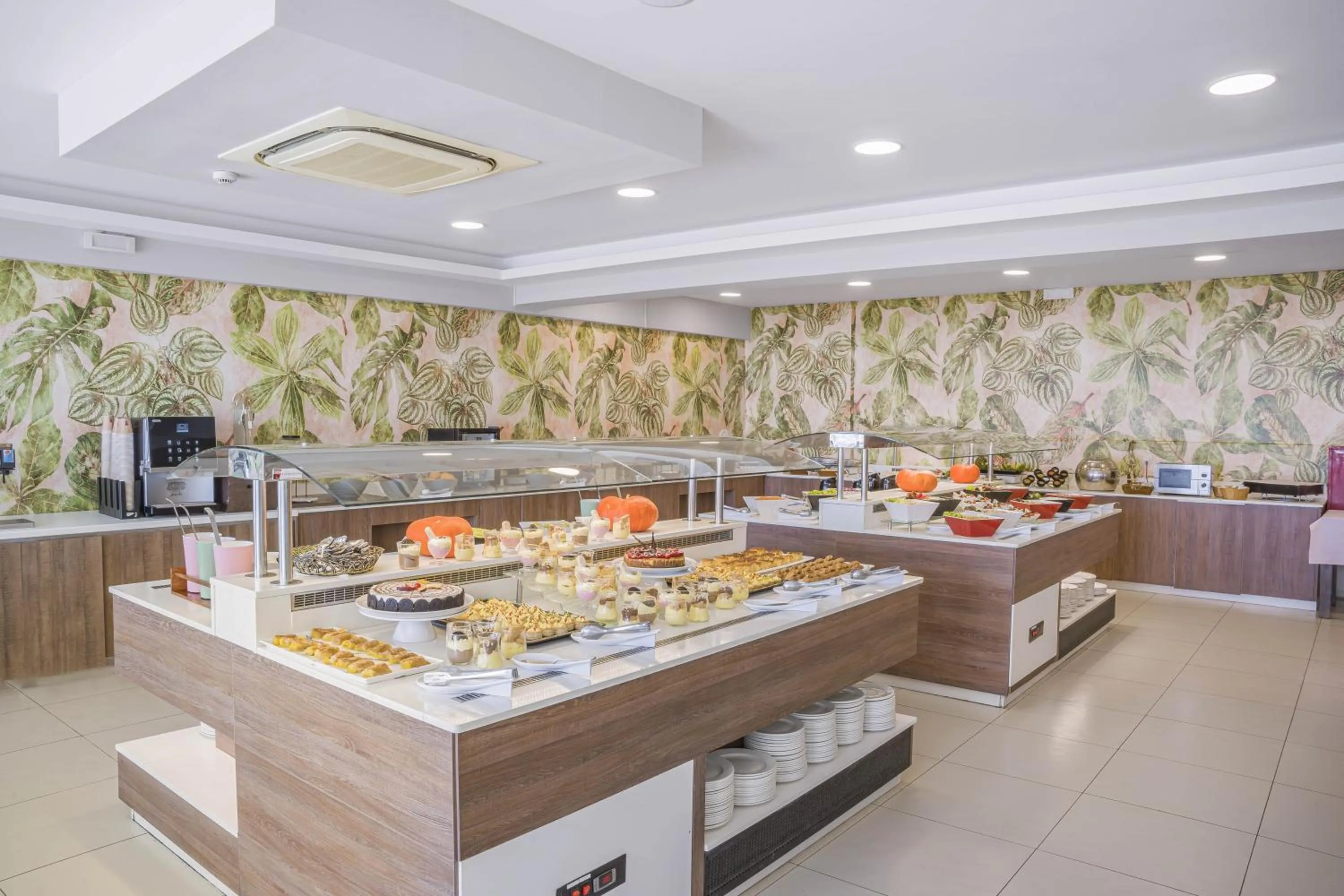 Restaurant/places to eat in Panorama Village Hotel