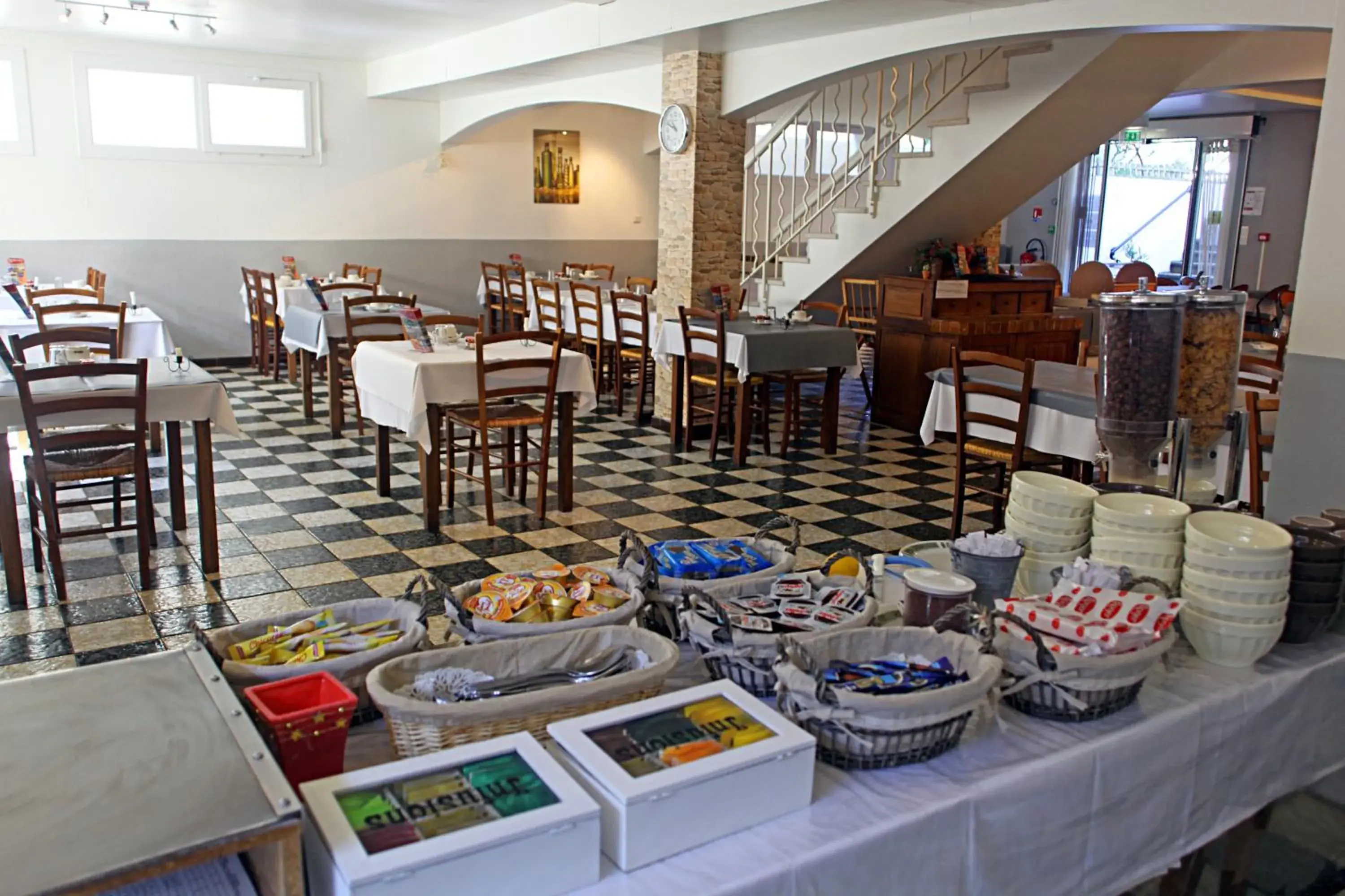 Restaurant/places to eat in Le Petit Manoir Hotel Provence Restaurant/places to eat in Le Petit Manoir Hotel Provence