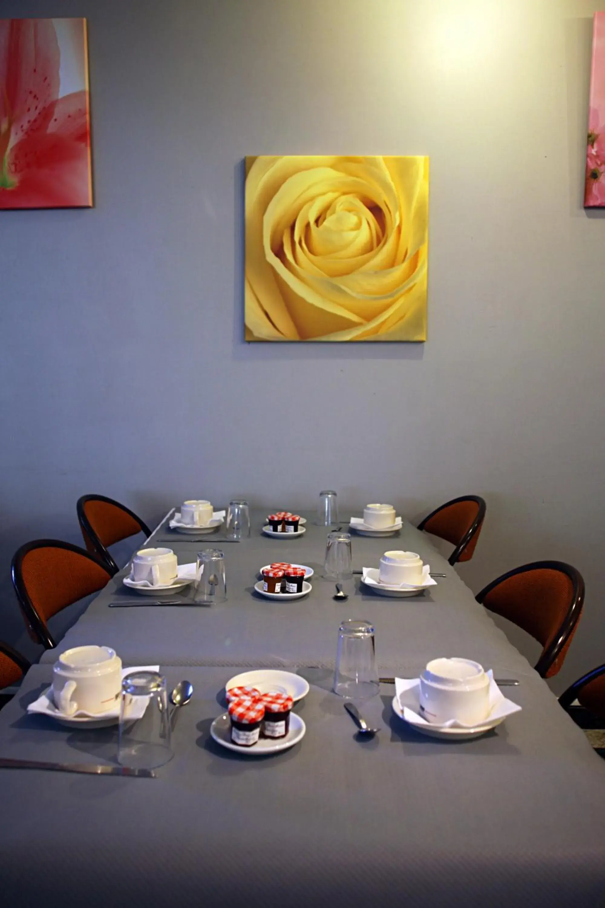 Restaurant/places to eat in Le Petit Manoir Hotel Provence Restaurant/places to eat in Le Petit Manoir Hotel Provence