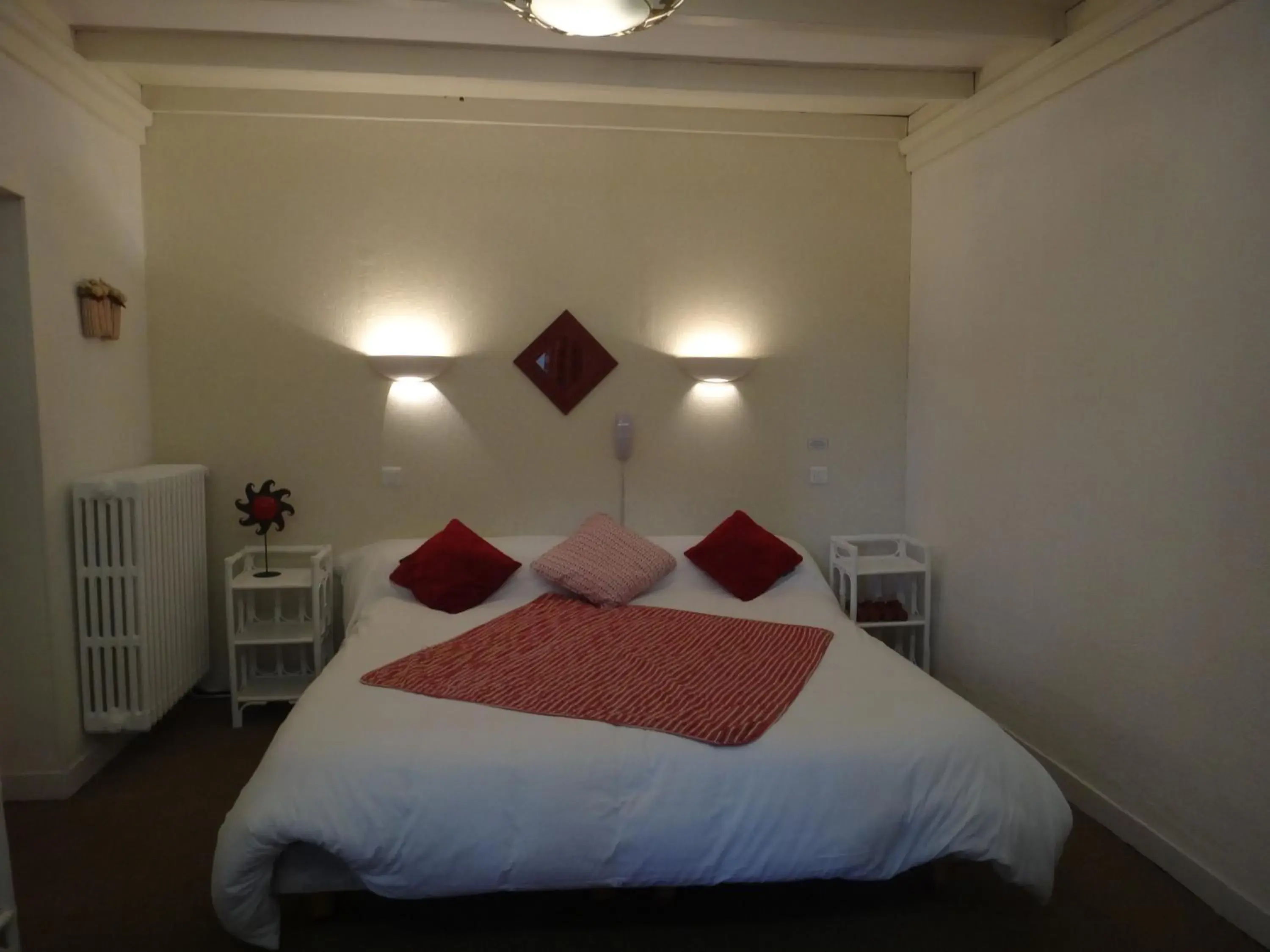 Bedroom, Bed in Le Petit Manoir Hotel Provence Bedroom, Bed in Le Petit Manoir Hotel Provence