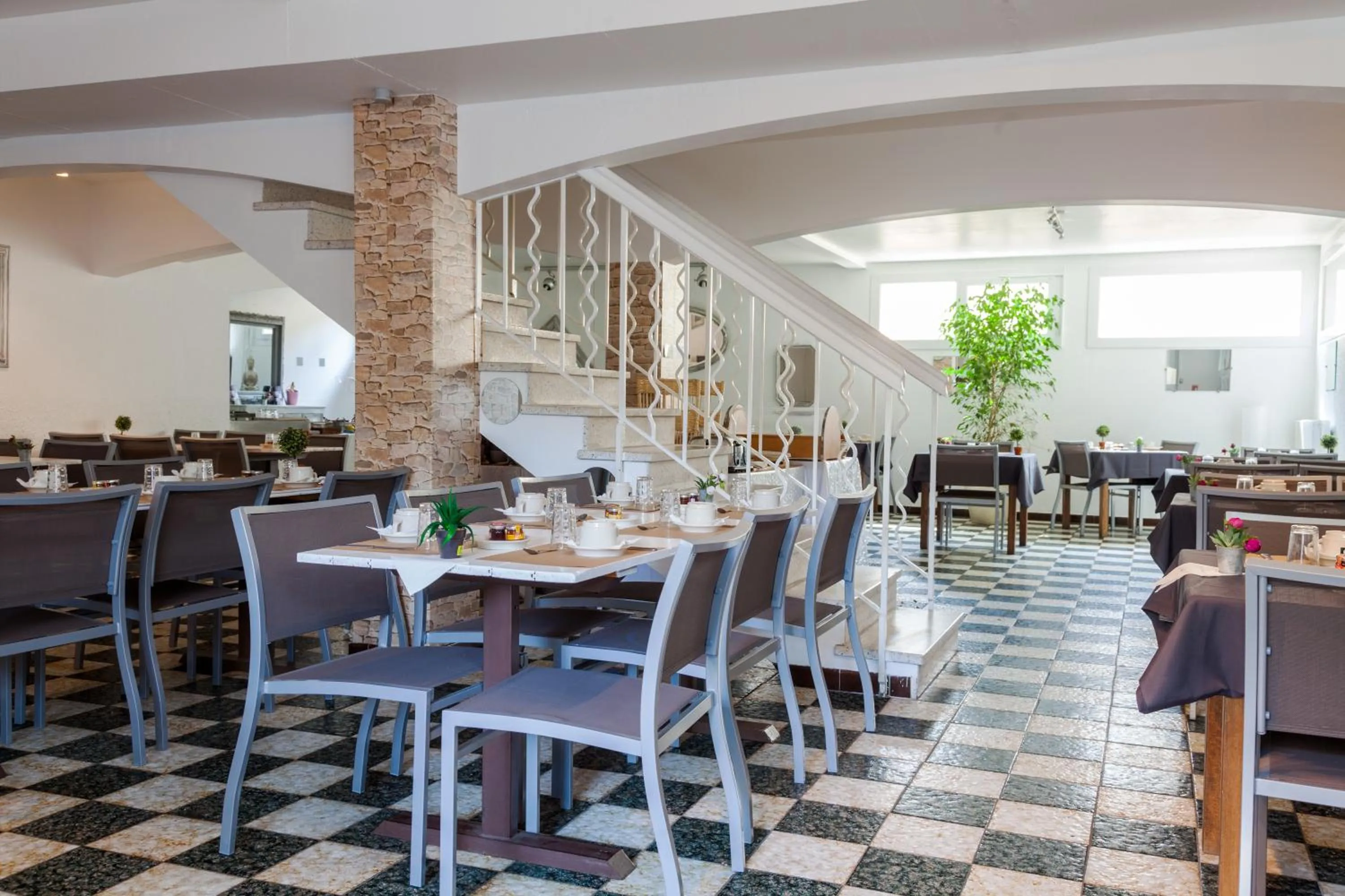 Restaurant/places to eat in Le Petit Manoir Hotel Provence