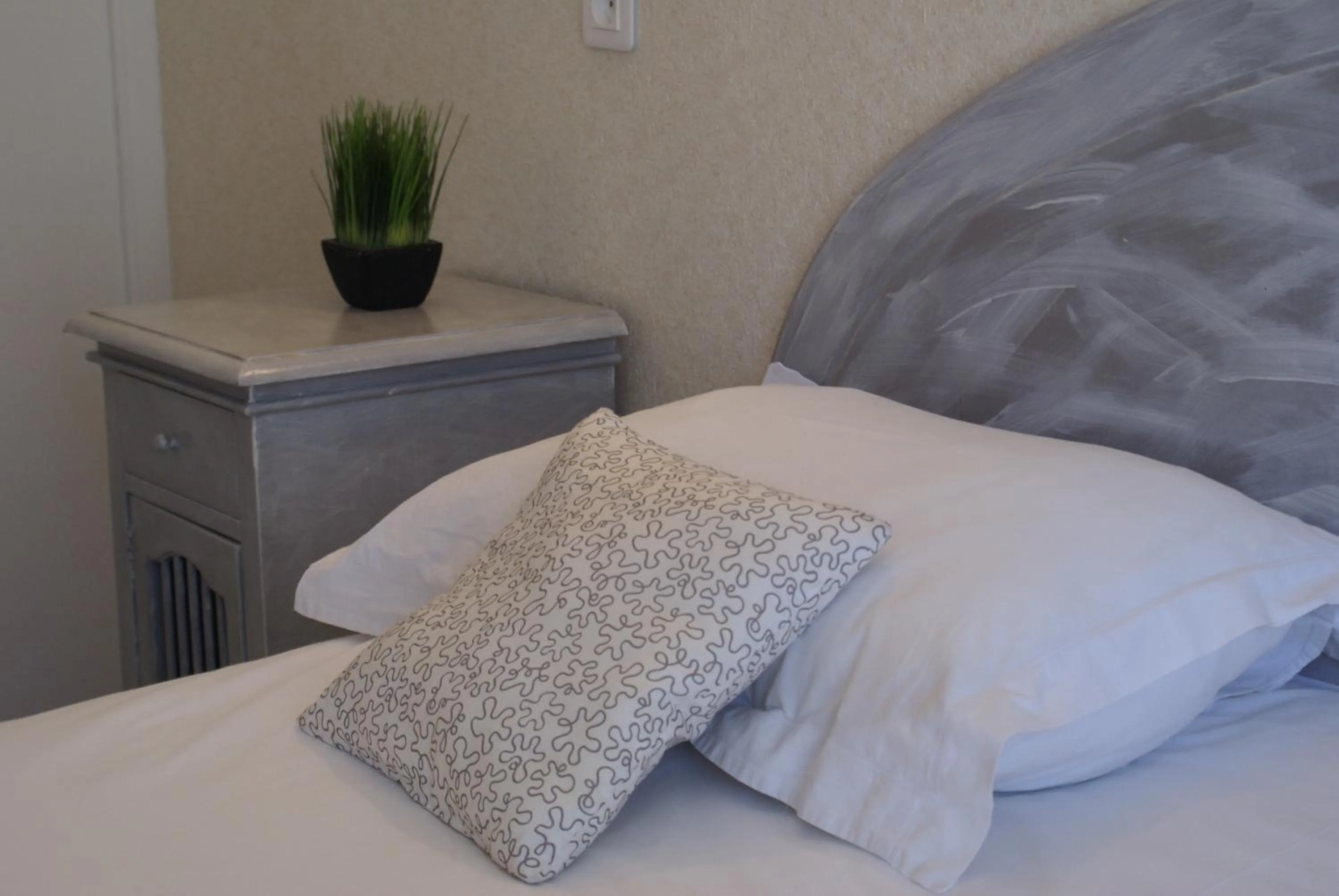 Bedroom, Bed in Le Petit Manoir Hotel Provence