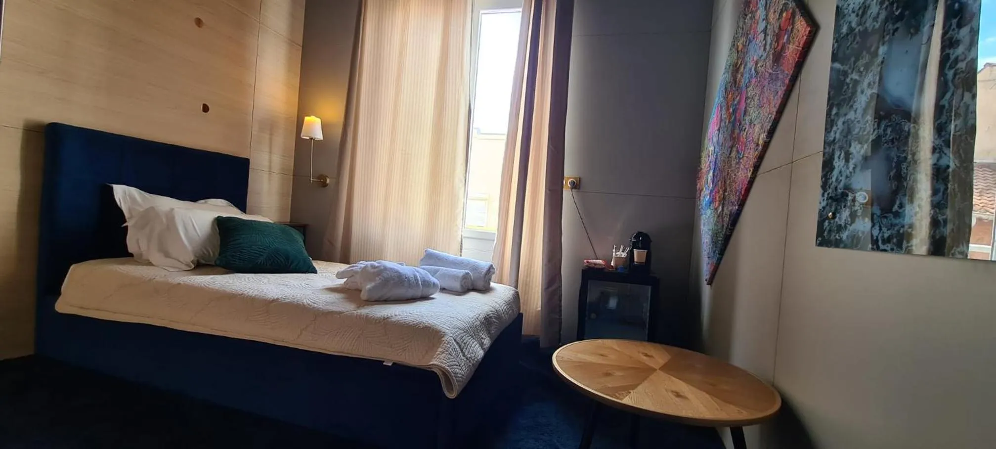 Bed in Hôtel les 4 éléments