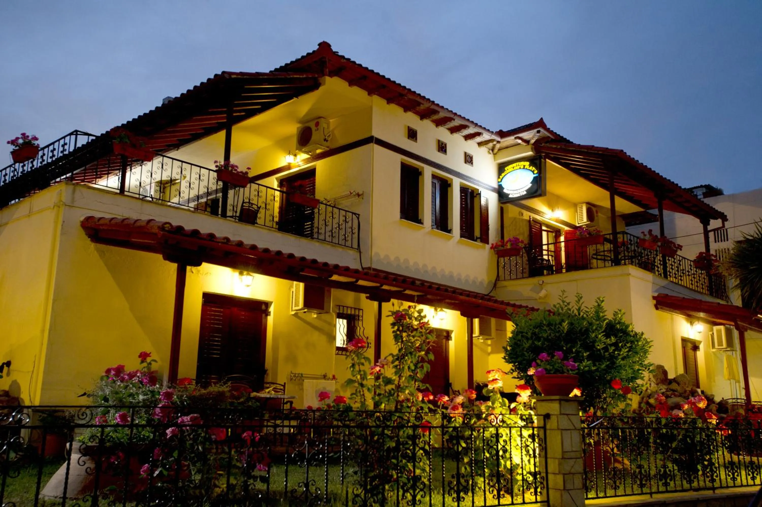 Facade/entrance in La Luna