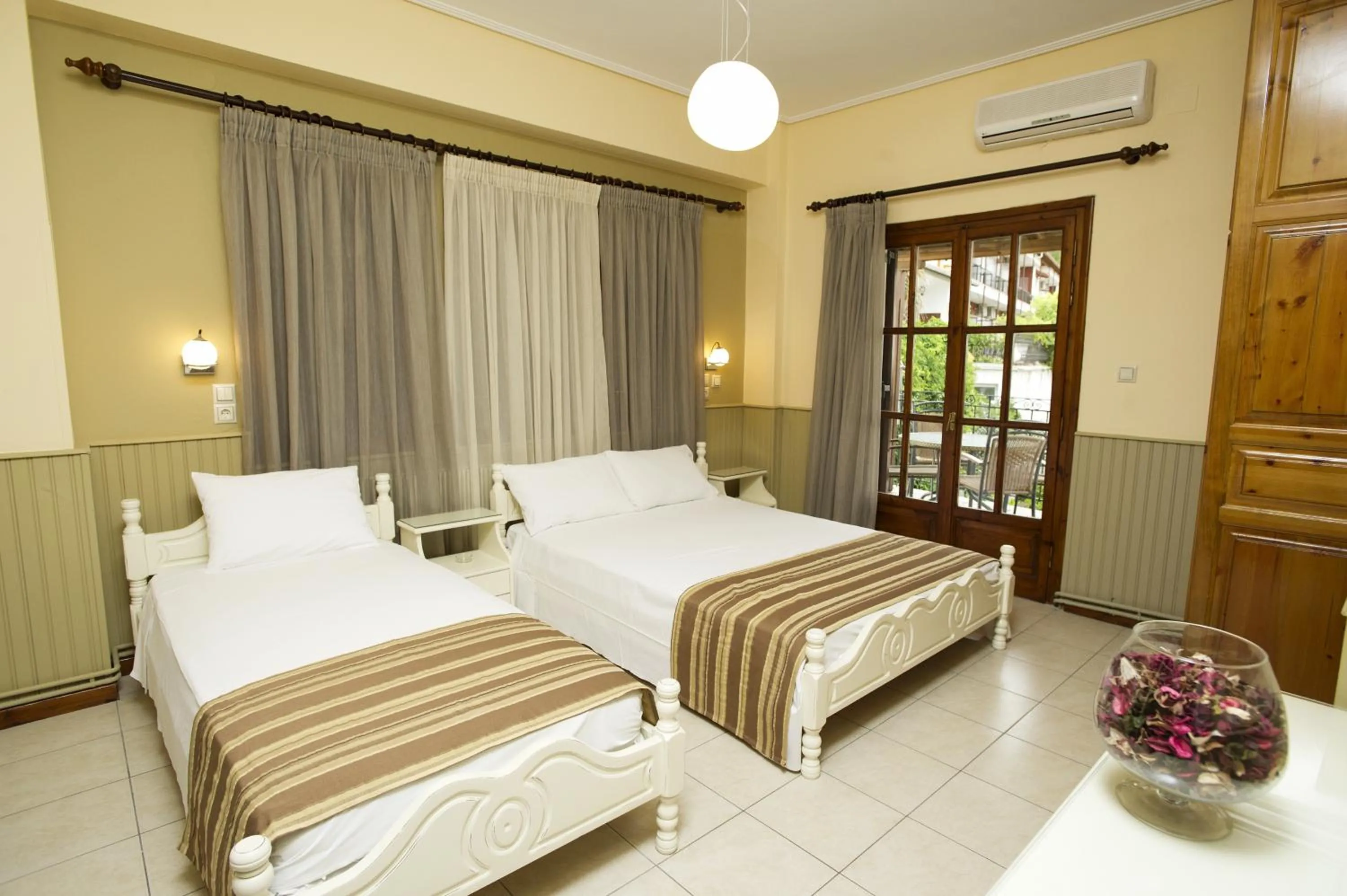 Bedroom, Bed in La Luna