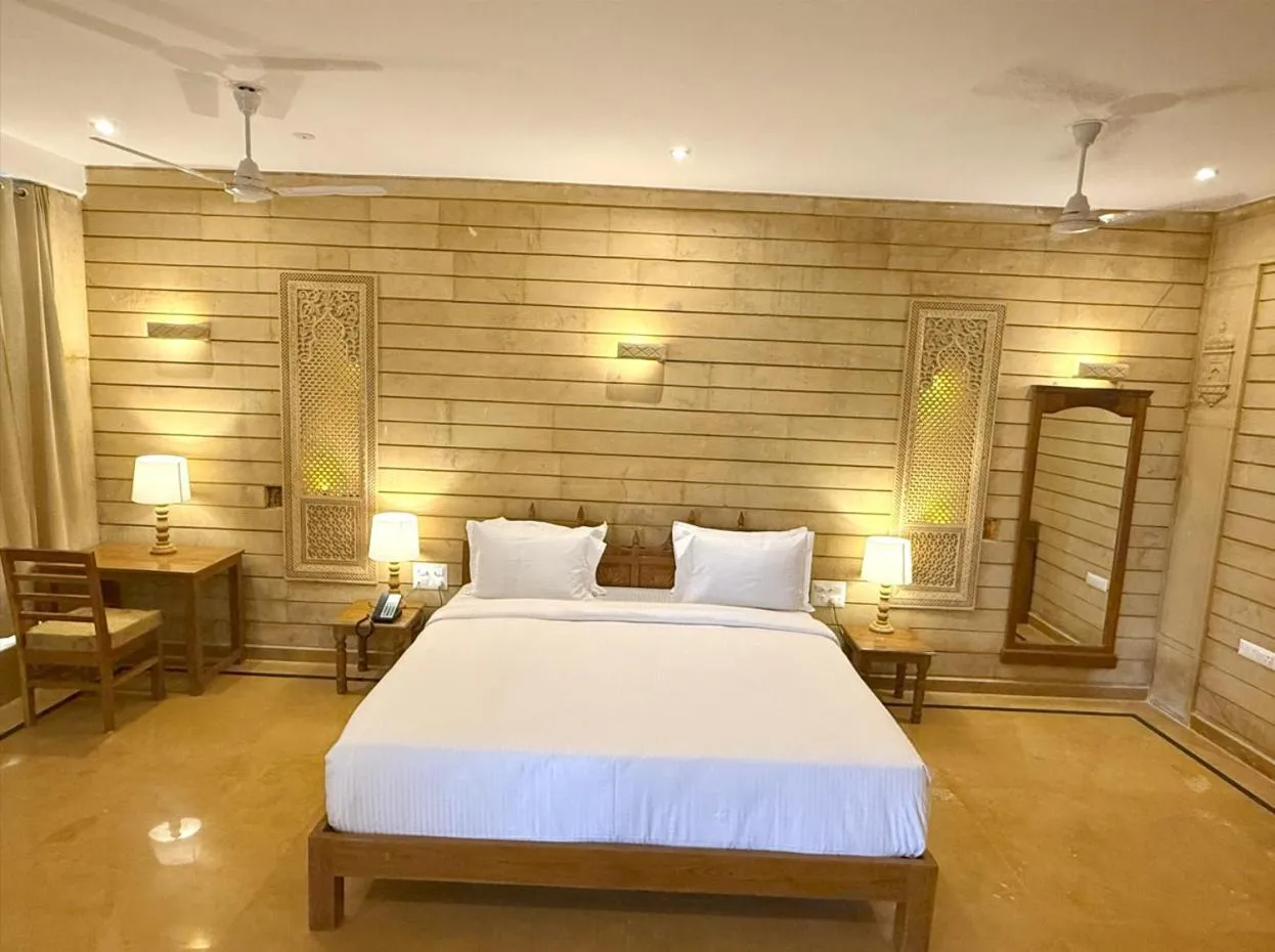Bed in Hotel Golden Haveli
