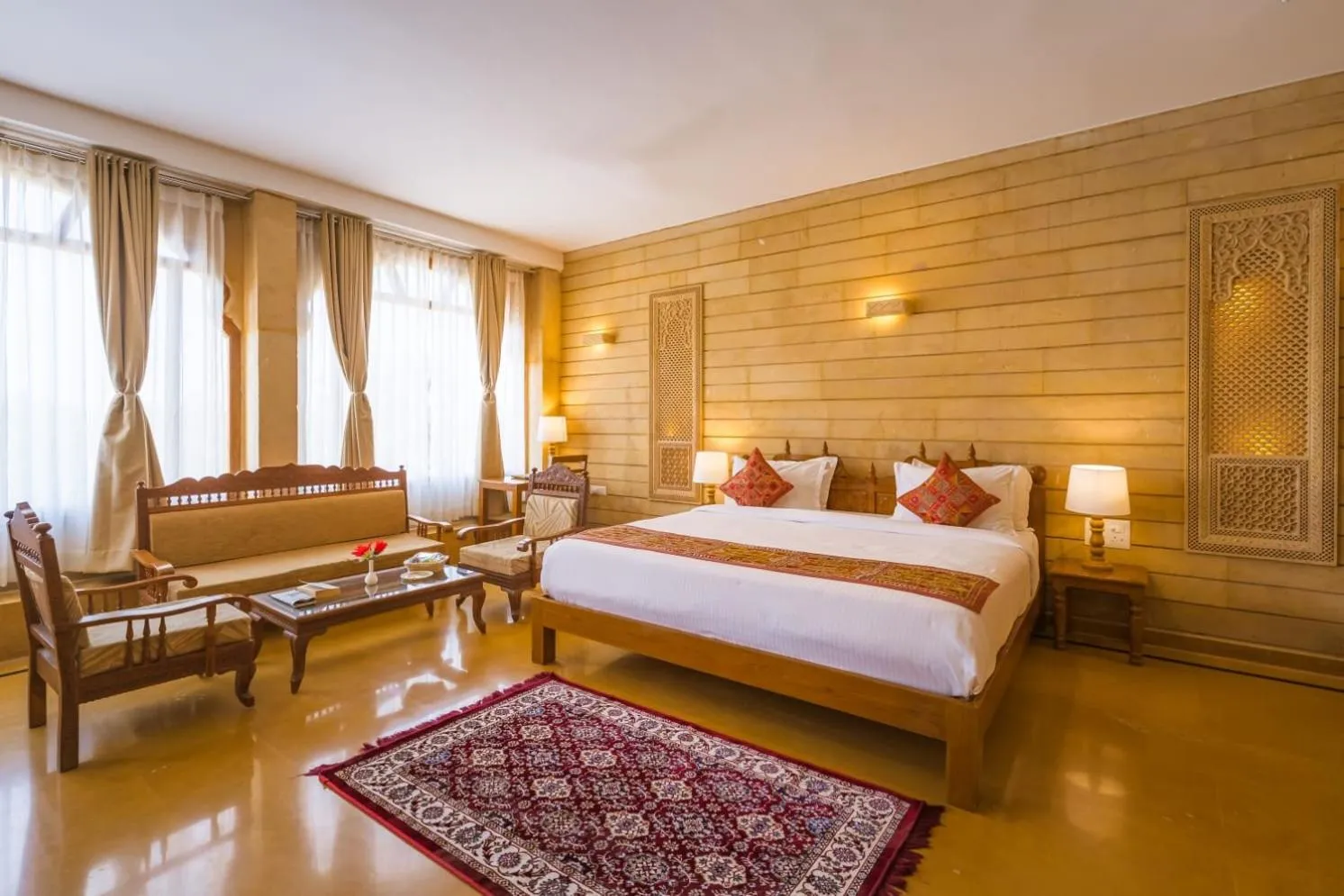 Bed in Hotel Golden Haveli