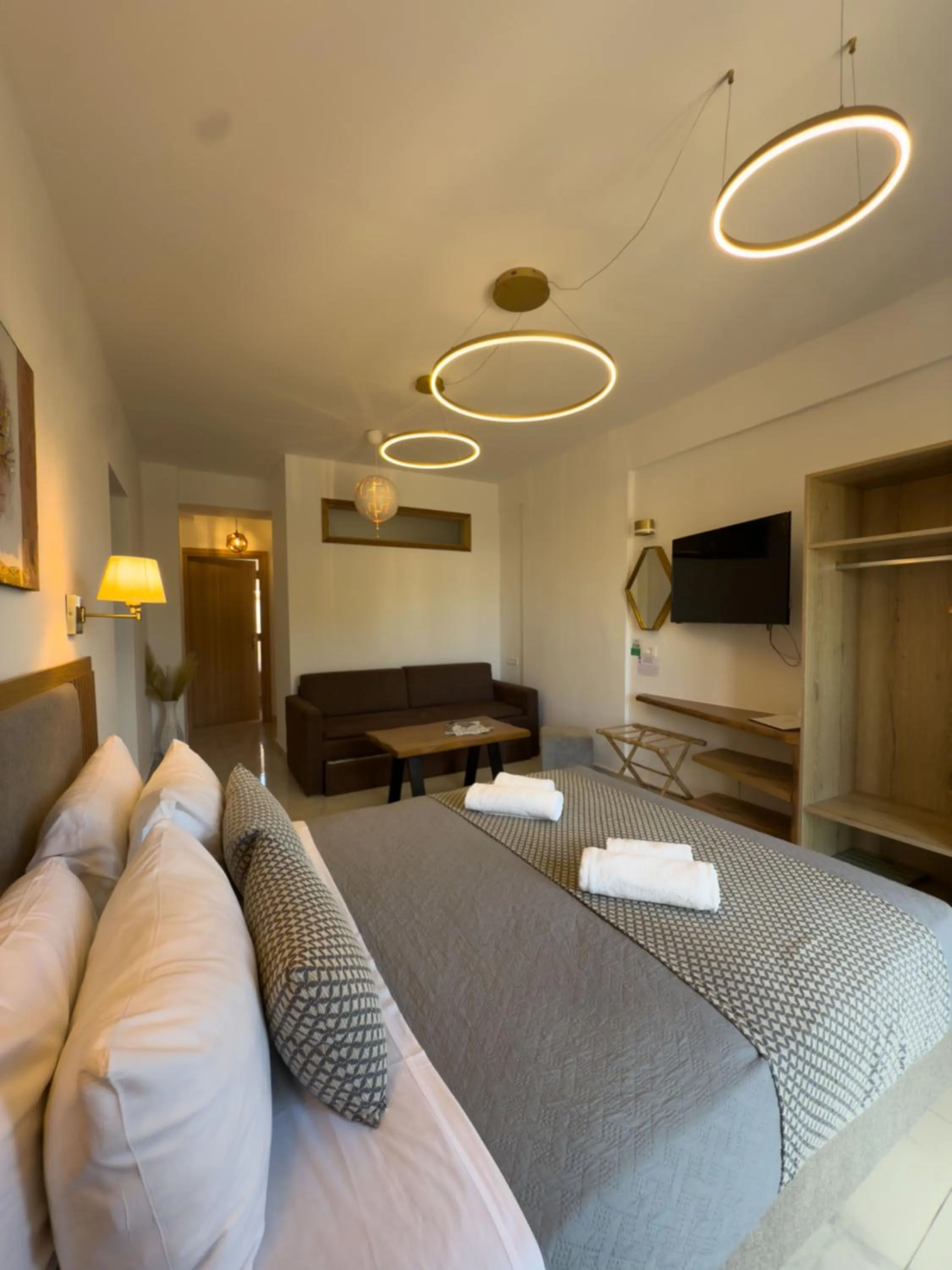 Photo of the whole room in Deluxe Suites