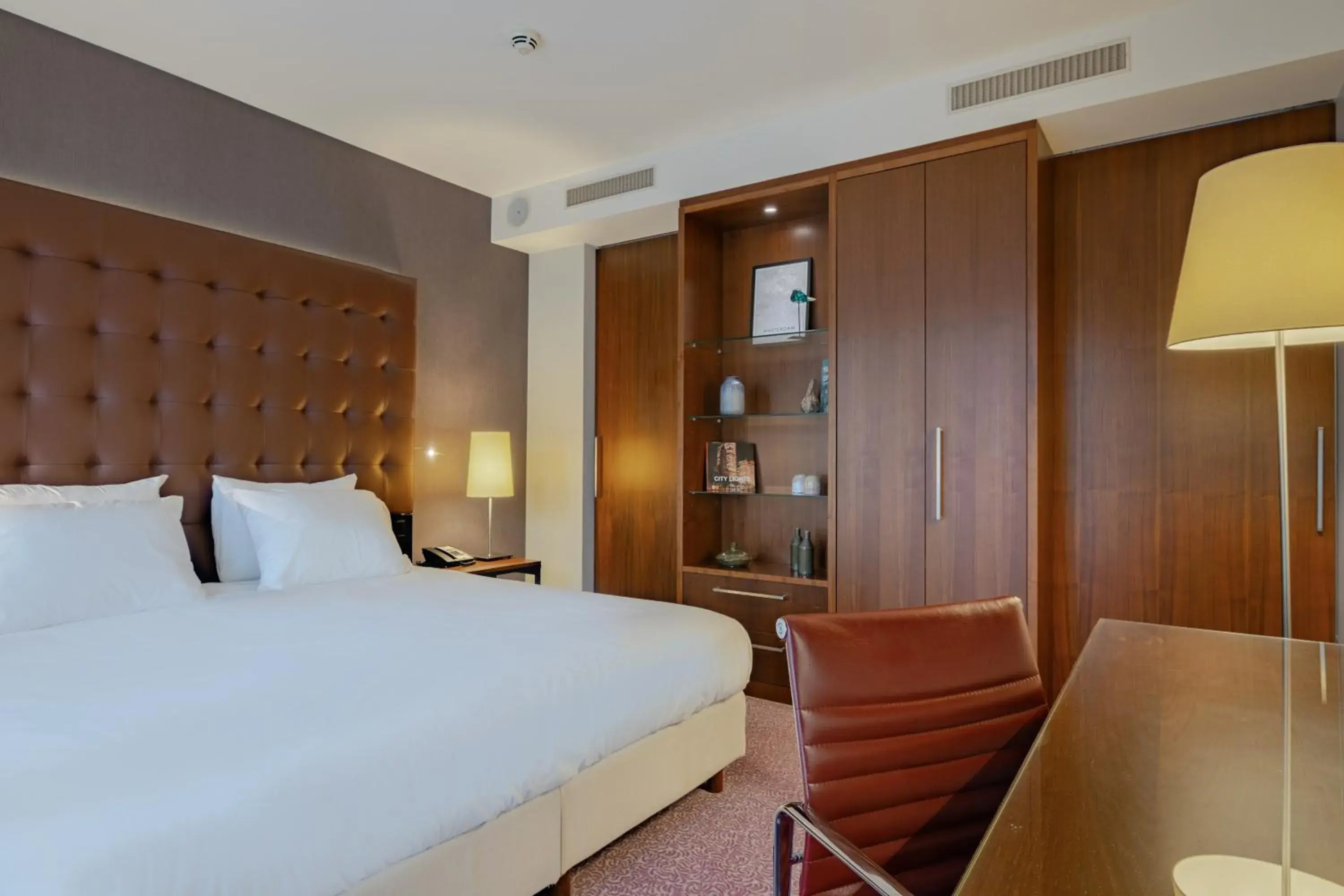 Bed in Crowne Plaza Amsterdam - South by IHG Bed in Crowne Plaza Amsterdam - South by IHG