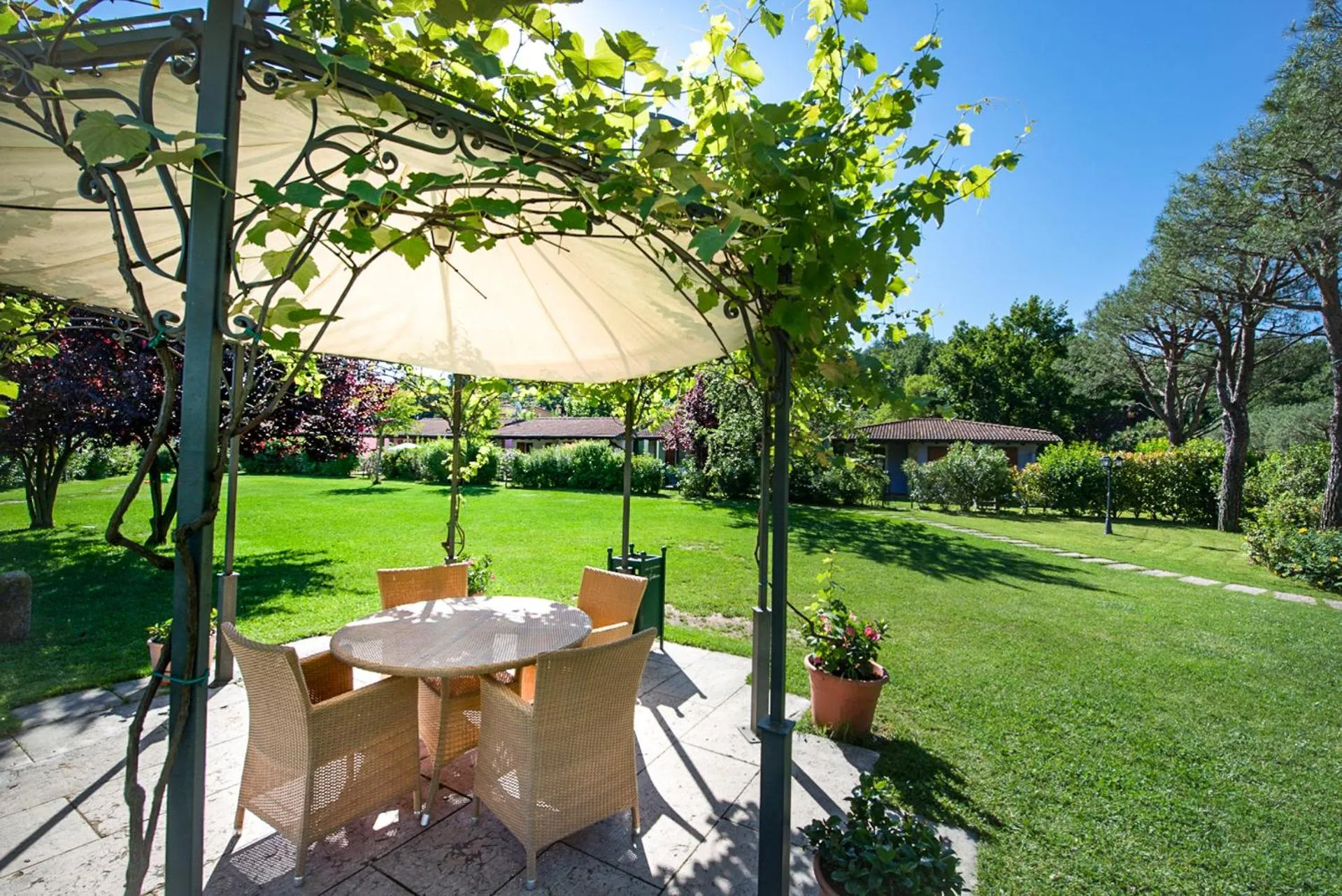 Garden in Park Residence Il Gabbiano