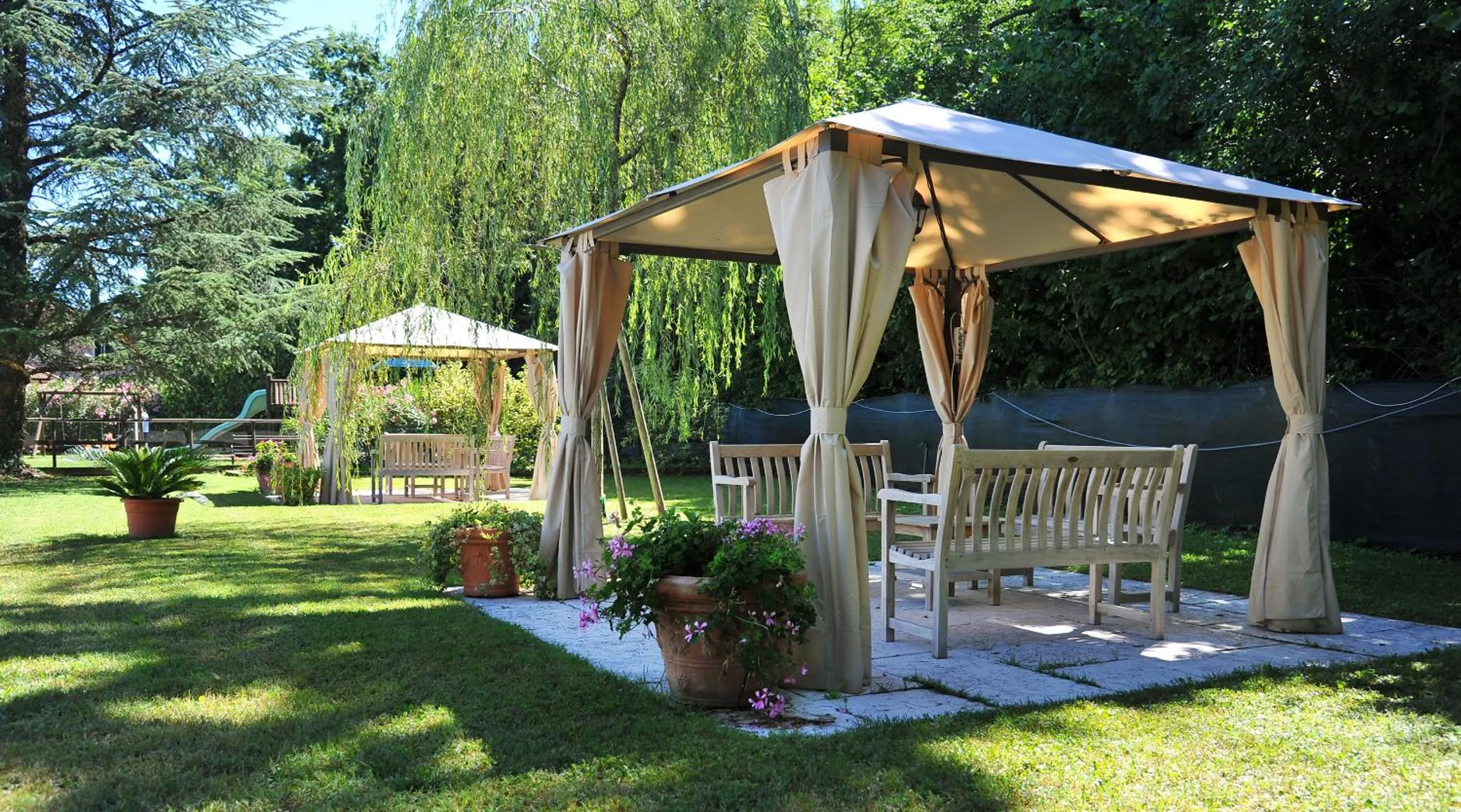 Garden in Park Residence Il Gabbiano