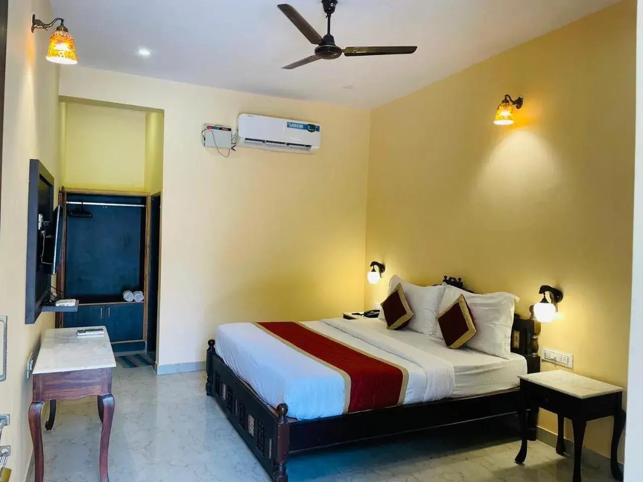 Bedroom, Bed in Sajjan Bagh Resort Bedroom, Bed in Sajjan Bagh Resort