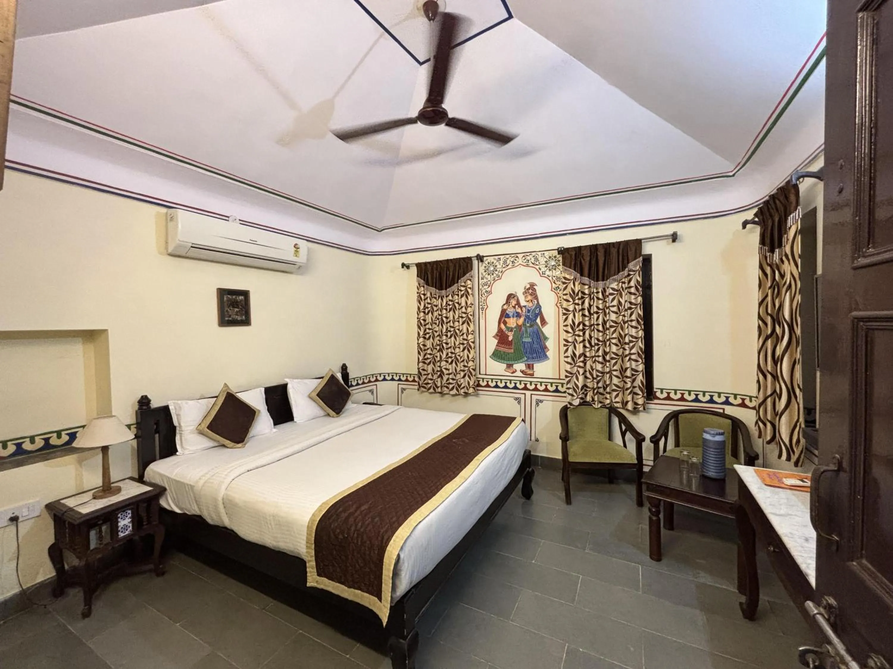 Bed in Sajjan Bagh Resort