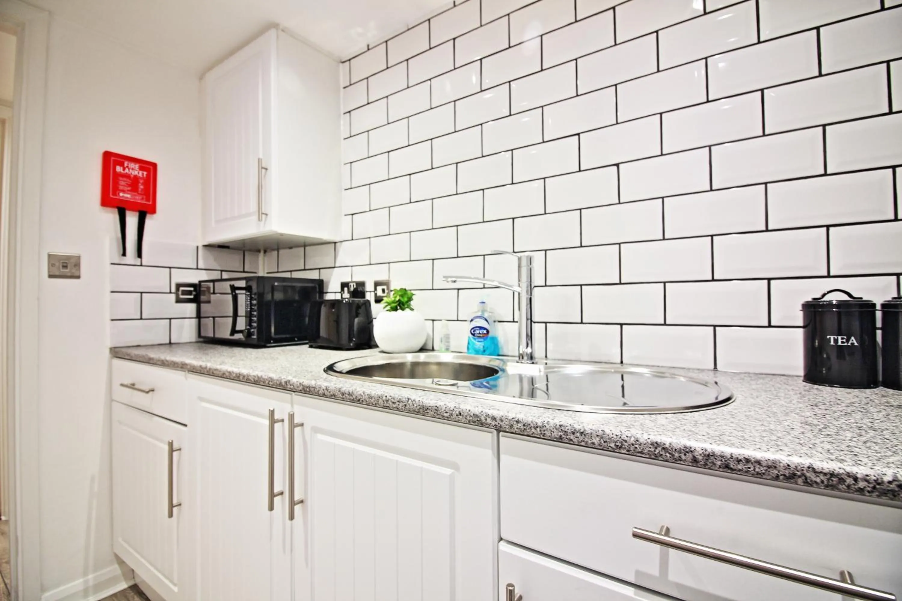 Kitchen or kitchenette in Star Apartment Ipswich, A Hidden Gem near the Waterfront
