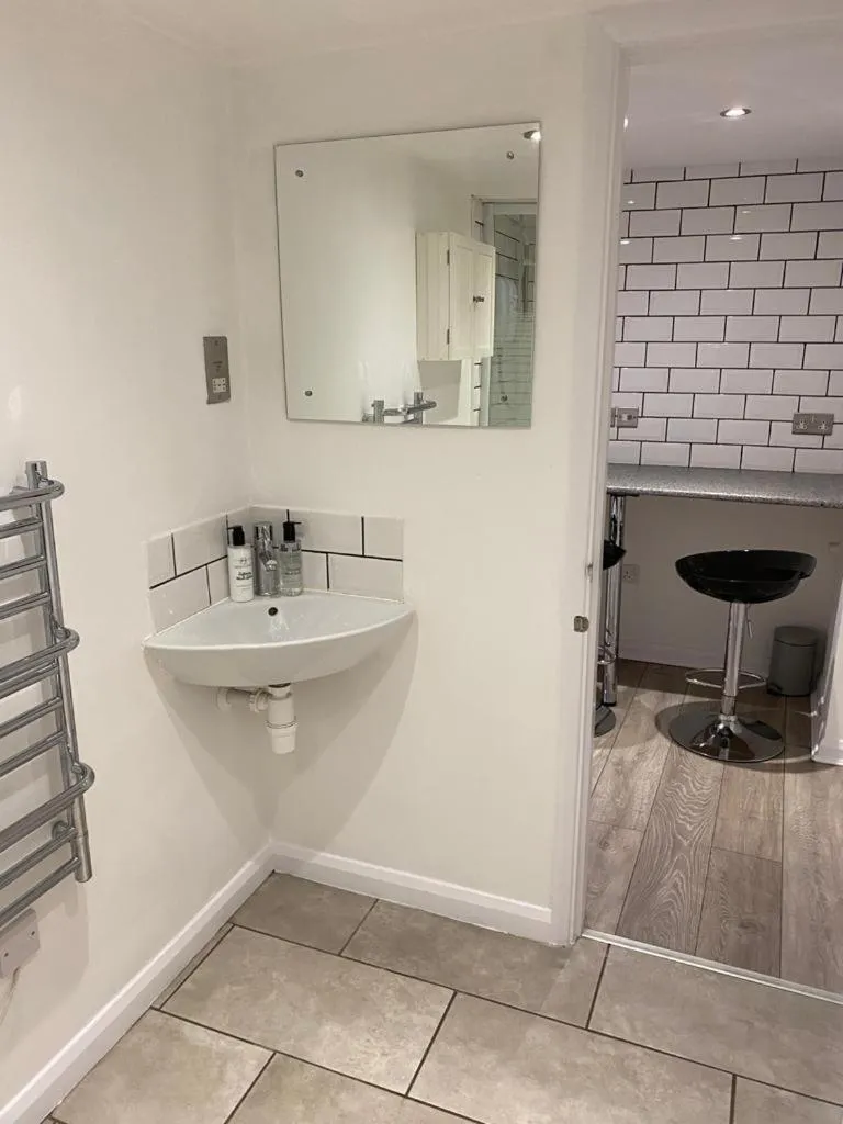 Bathroom in Star Apartment Ipswich, A Hidden Gem near the Waterfront