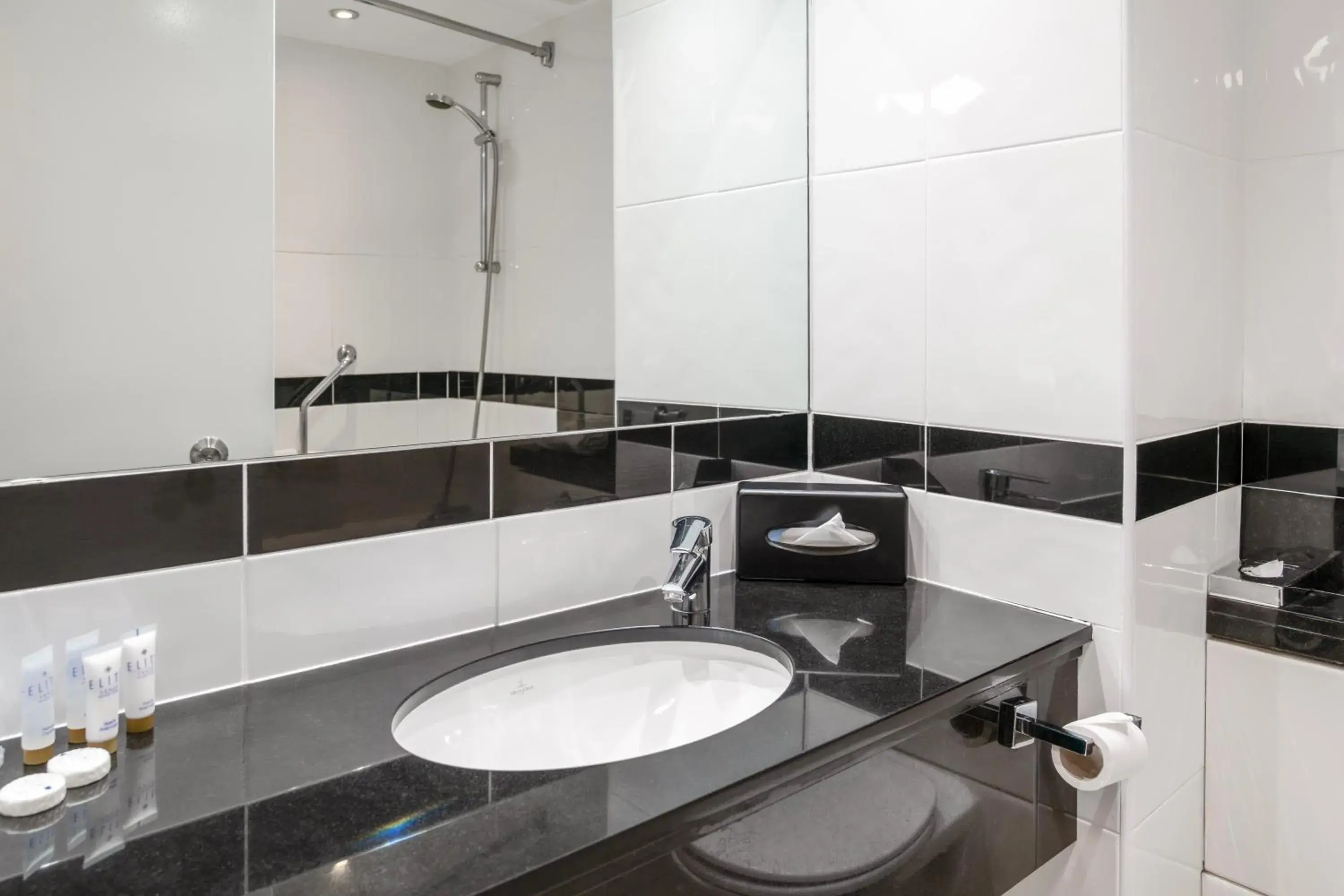 Bathroom in Grand Hotel Blackpool Bathroom in Grand Hotel Blackpool