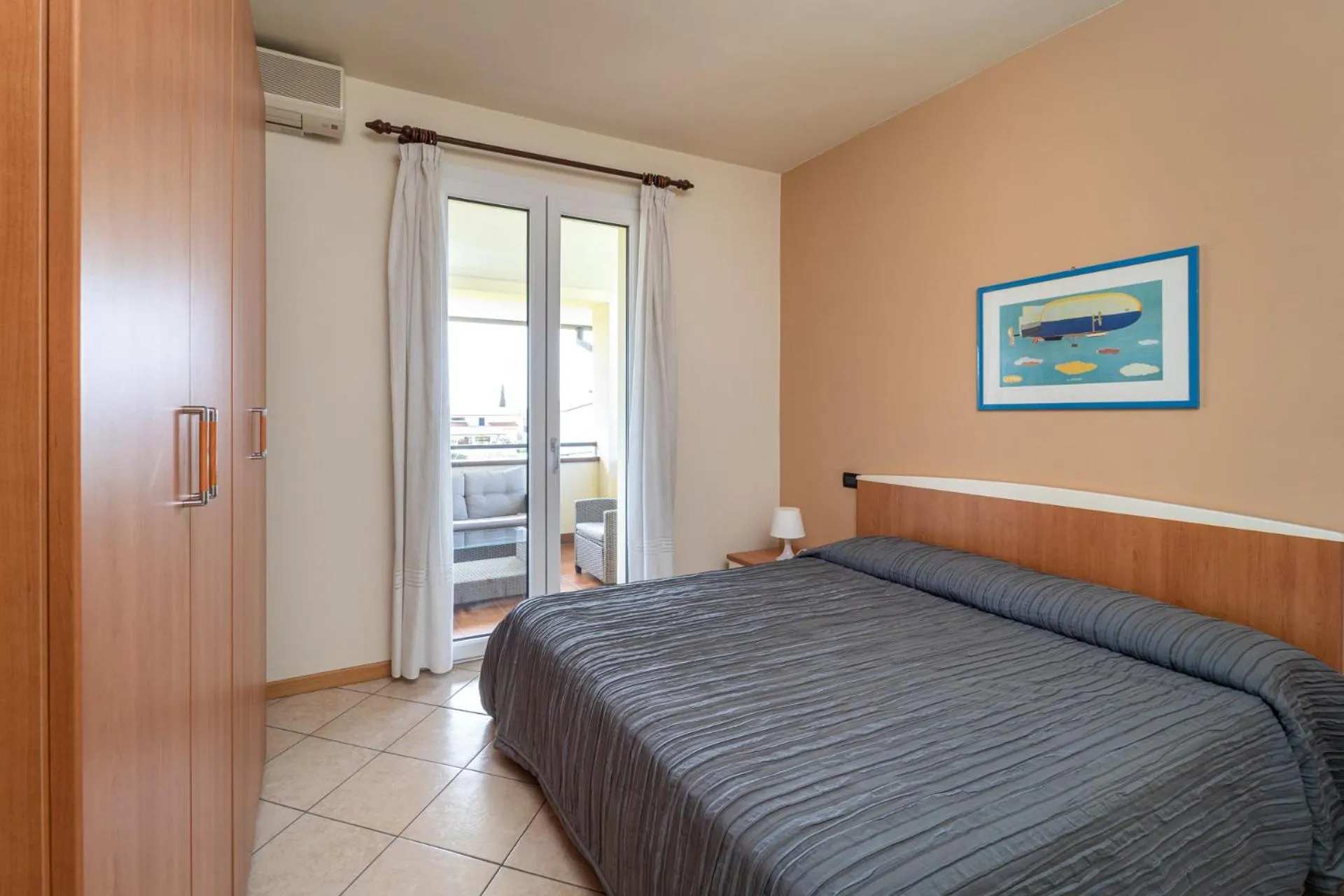 Bed in Residence Primera