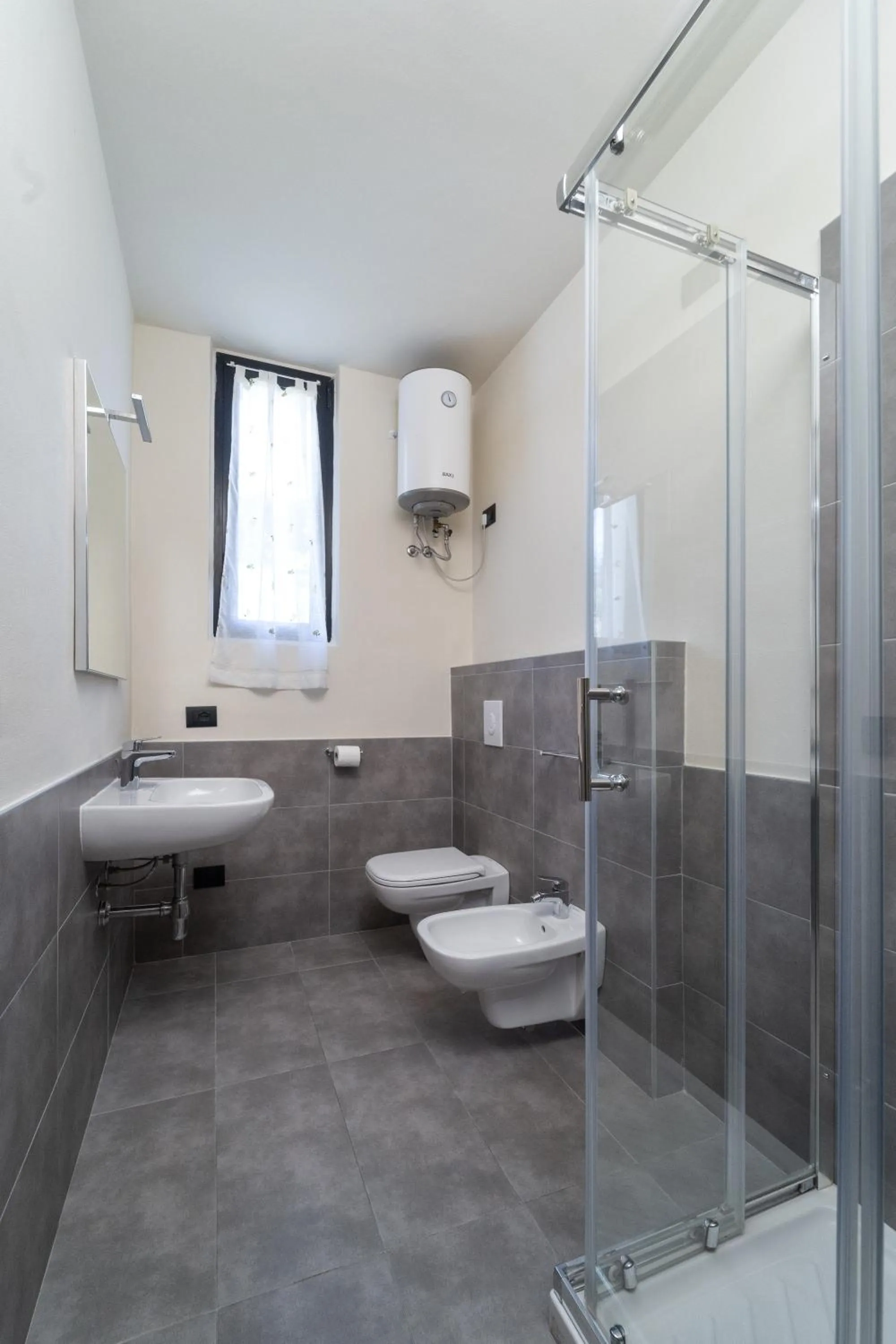 Shower in Residence Primera