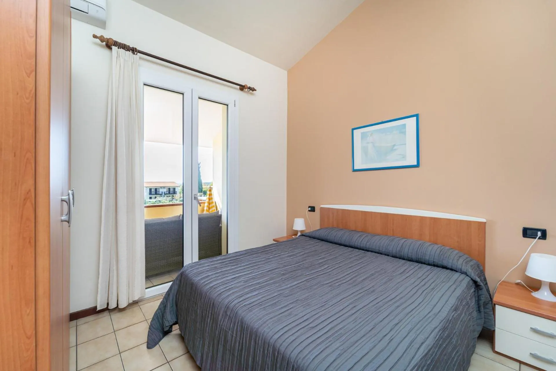 Bed in Residence Primera