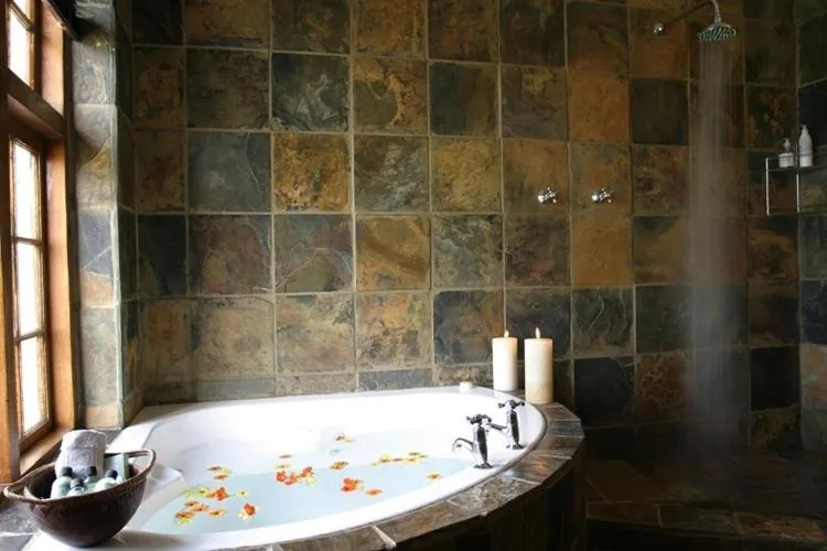Bathroom in Agulhas Country Lodge