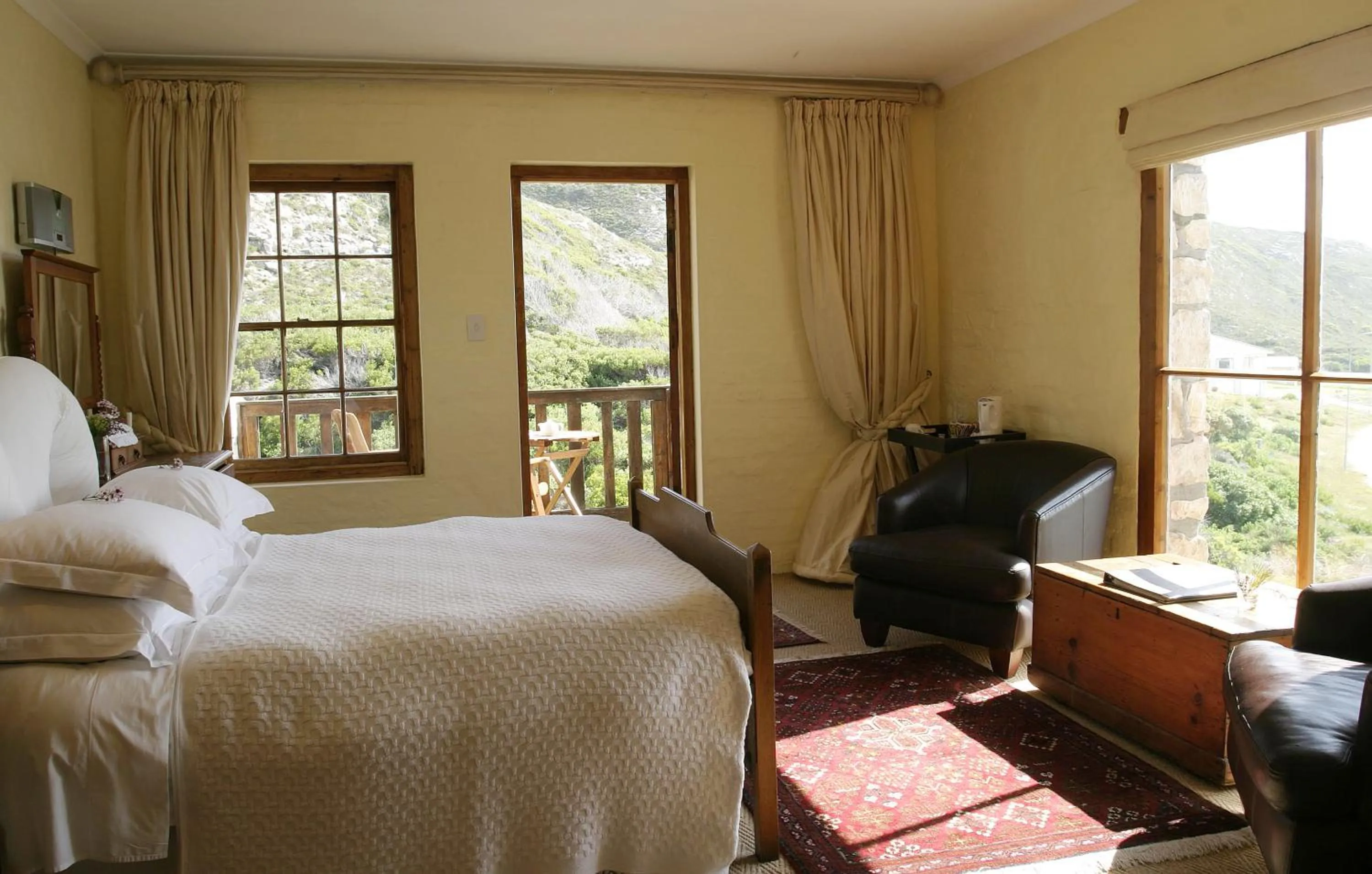 Photo of the whole room, Bed in Agulhas Country Lodge
