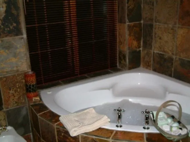 Bathroom in Agulhas Country Lodge