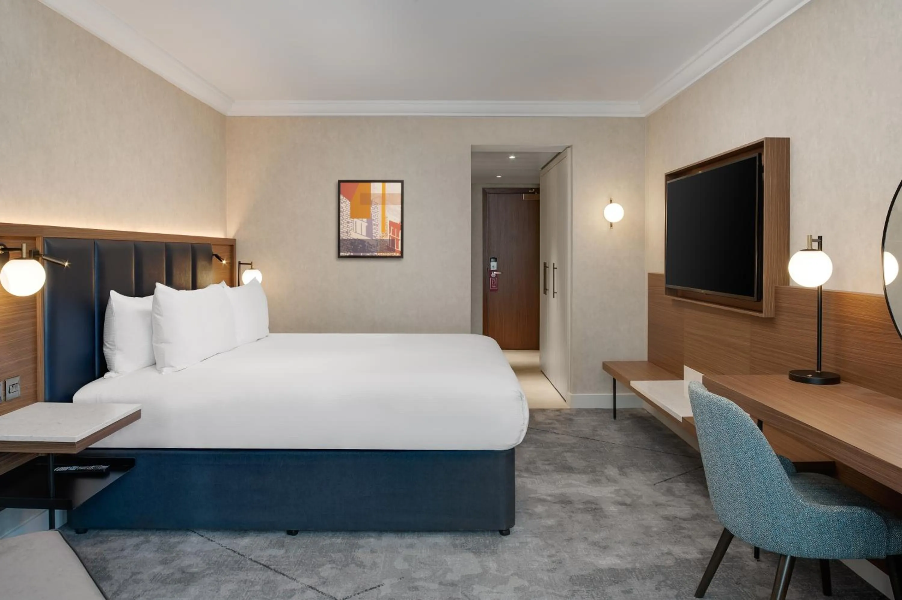TV and multimedia, Bed in Hilton London Metropole