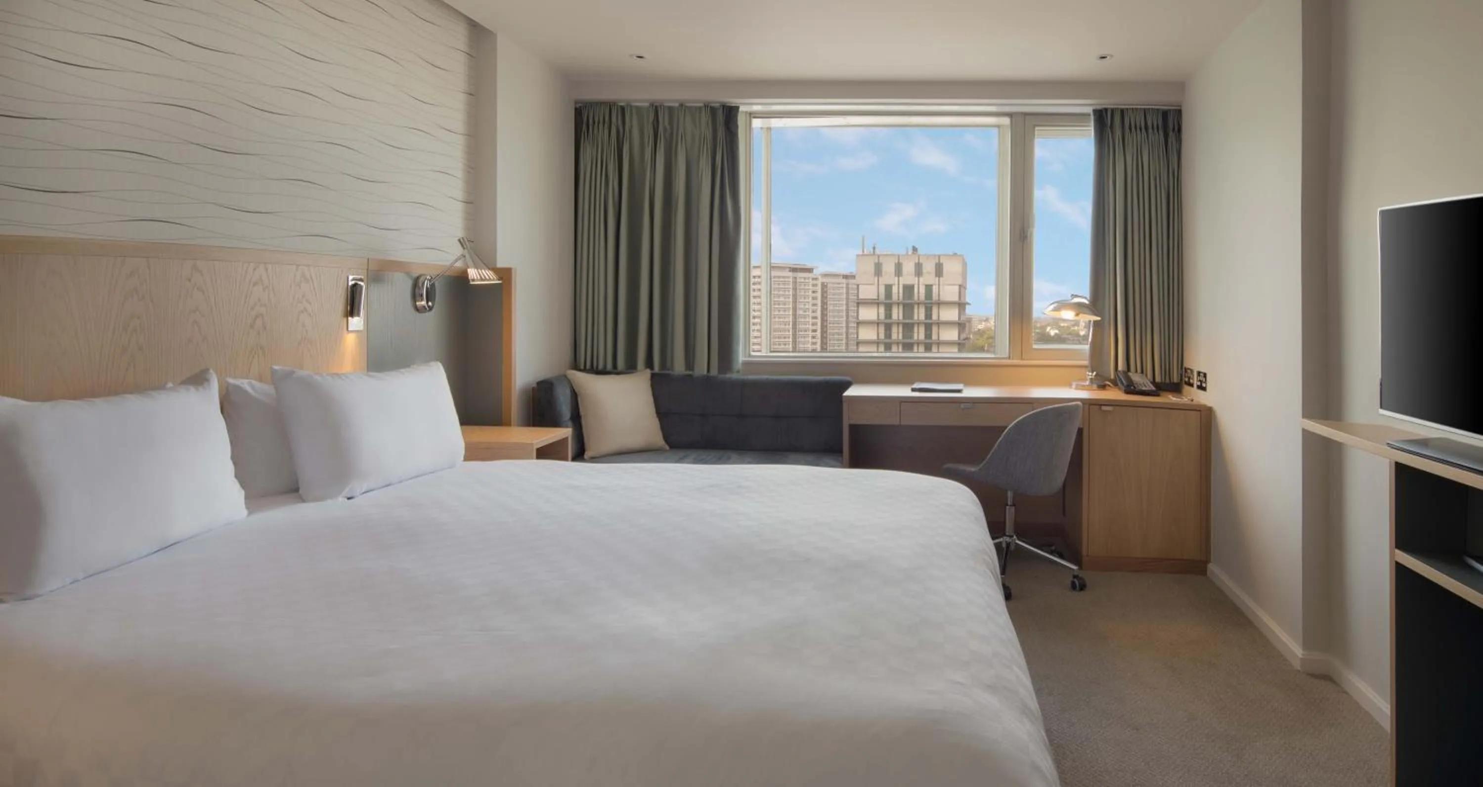 TV and multimedia, Bed in Hilton London Metropole