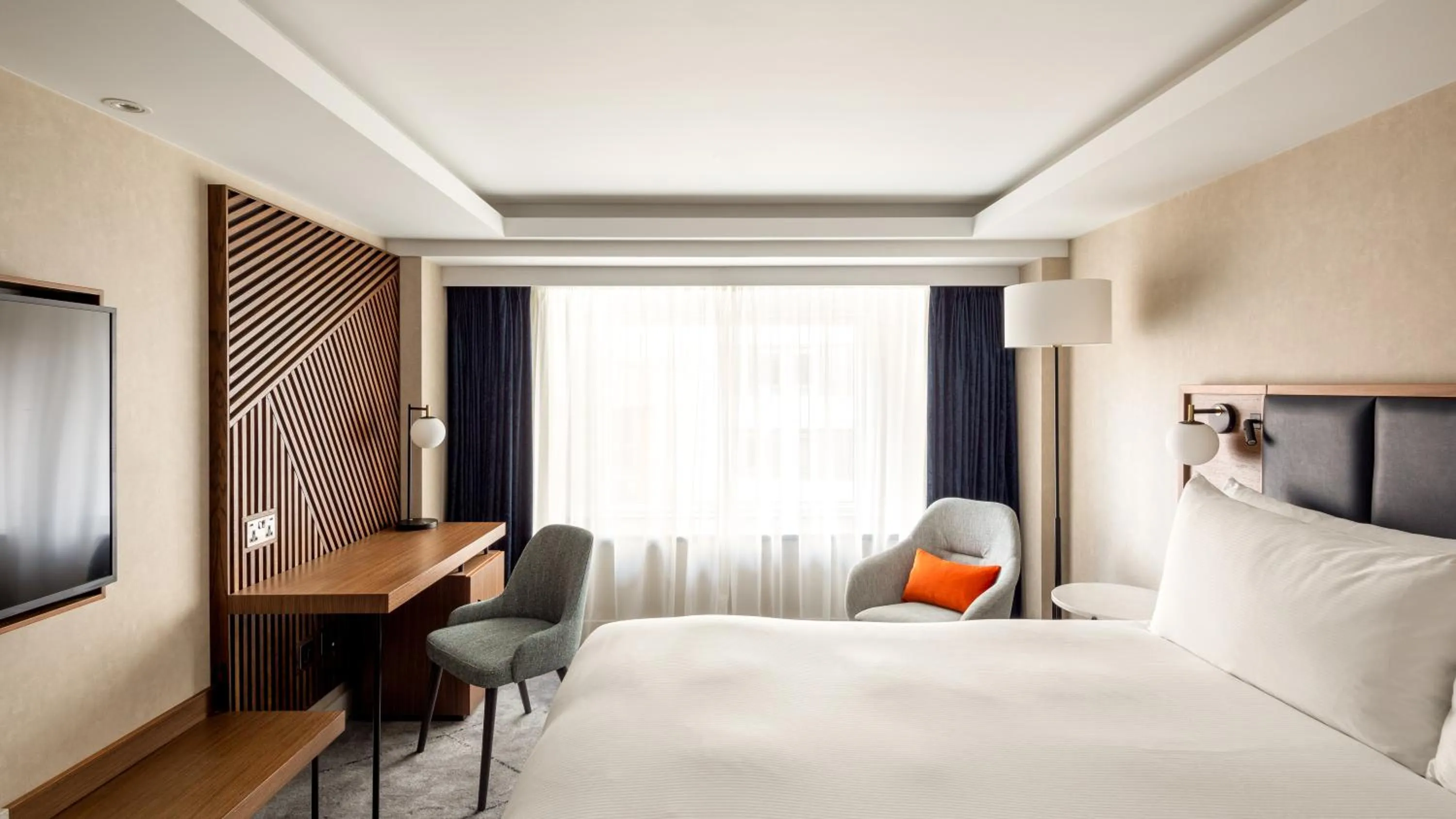 Bed in Hilton London Metropole