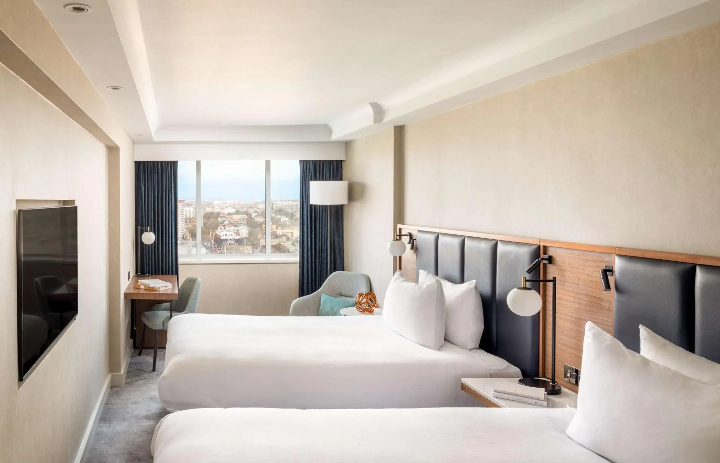 TV and multimedia, Bed in Hilton London Metropole TV and multimedia, Bed in Hilton London Metropole