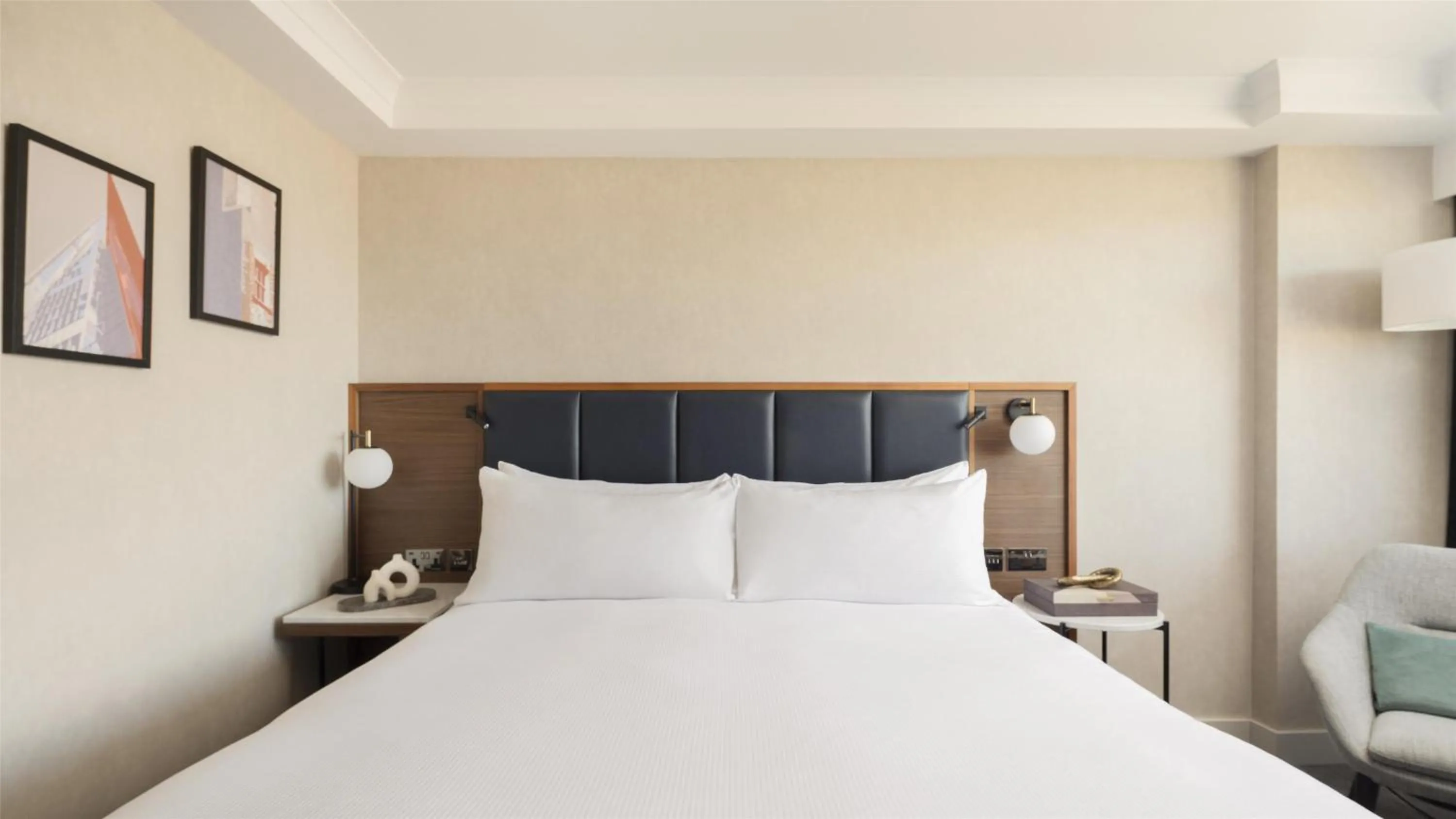 Bed in Hilton London Metropole