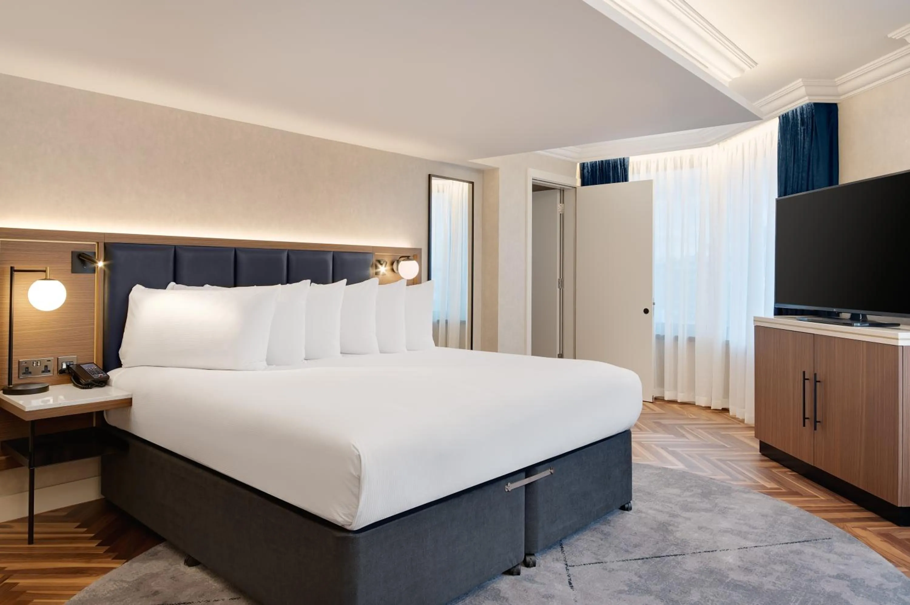 Bed in Hilton London Metropole