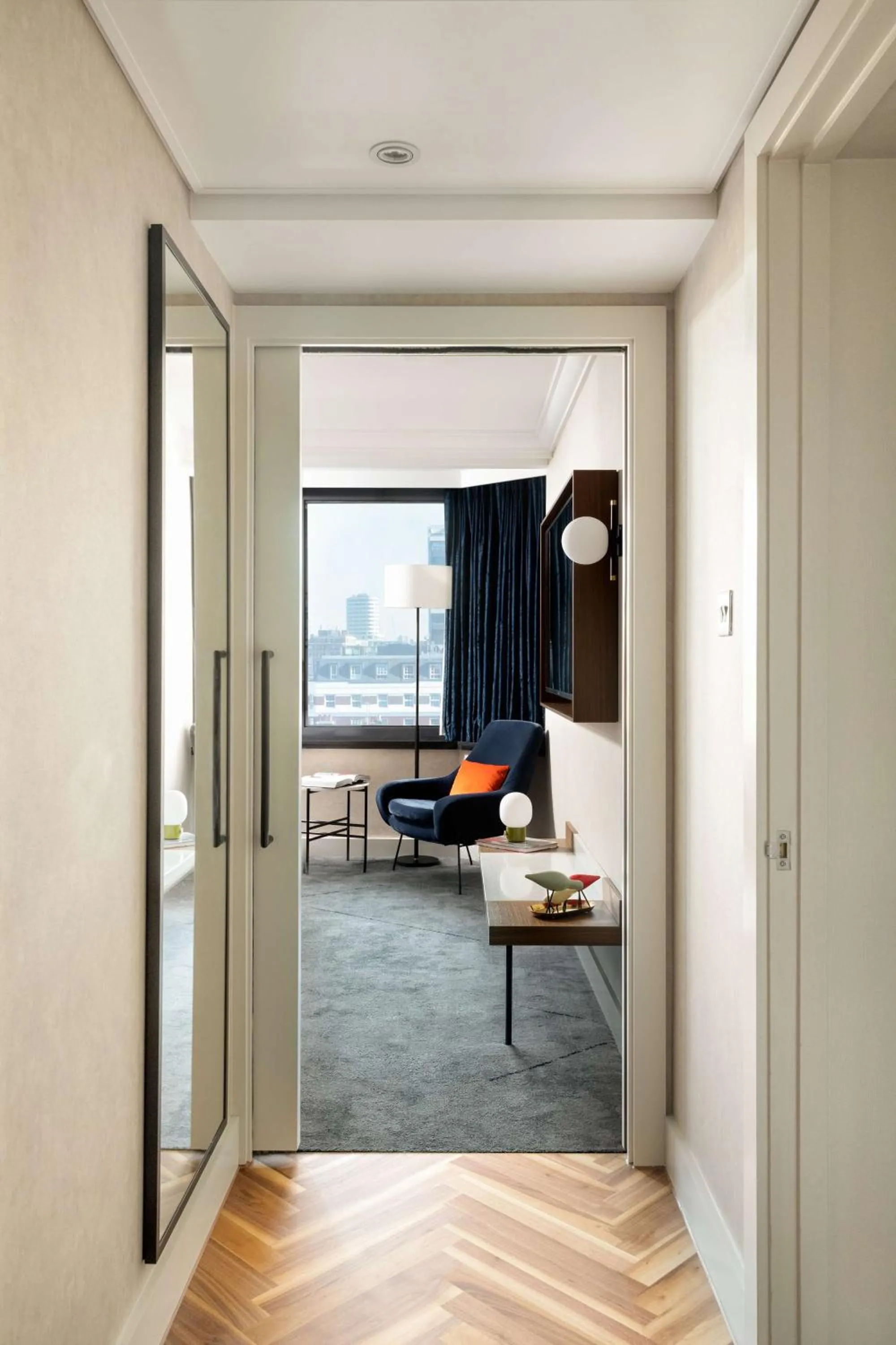 Living room in Hilton London Metropole